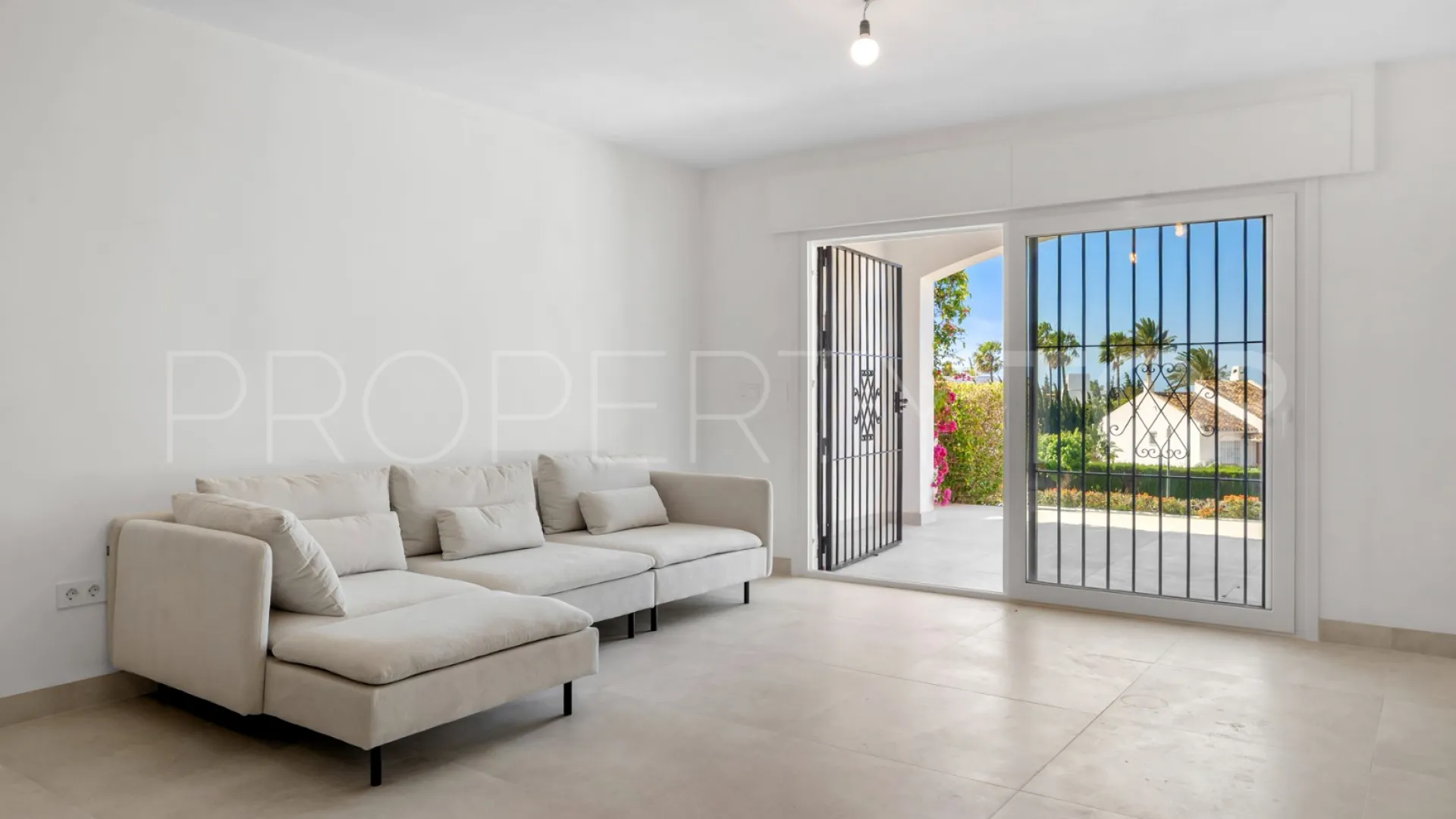 Nueva Andalucia ground floor apartment for sale