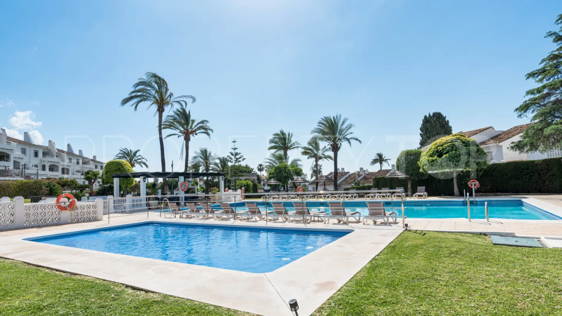Nueva Andalucia ground floor apartment for sale