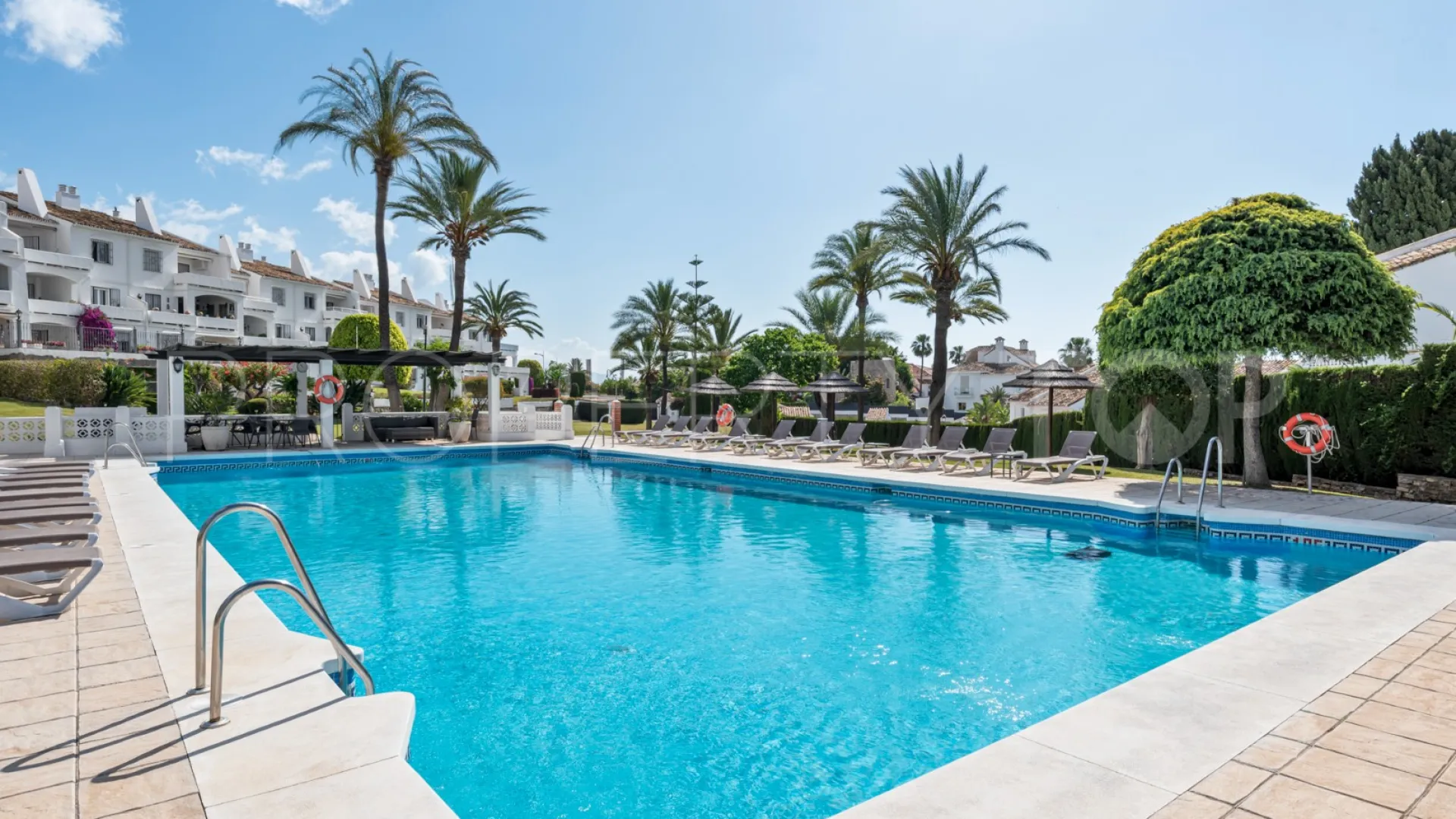 Nueva Andalucia ground floor apartment for sale