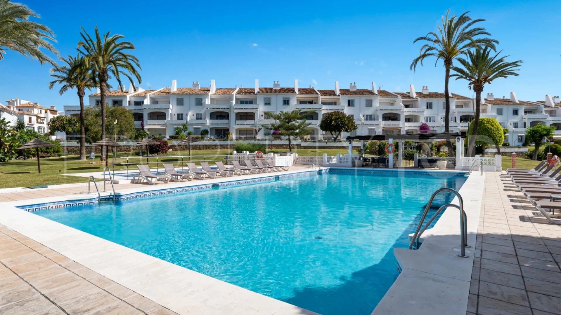 Nueva Andalucia ground floor apartment for sale