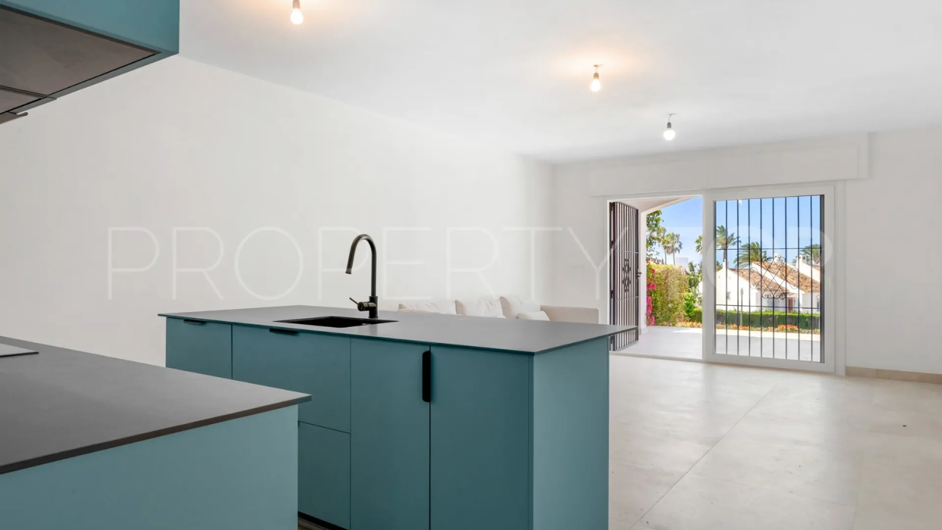 Nueva Andalucia ground floor apartment for sale