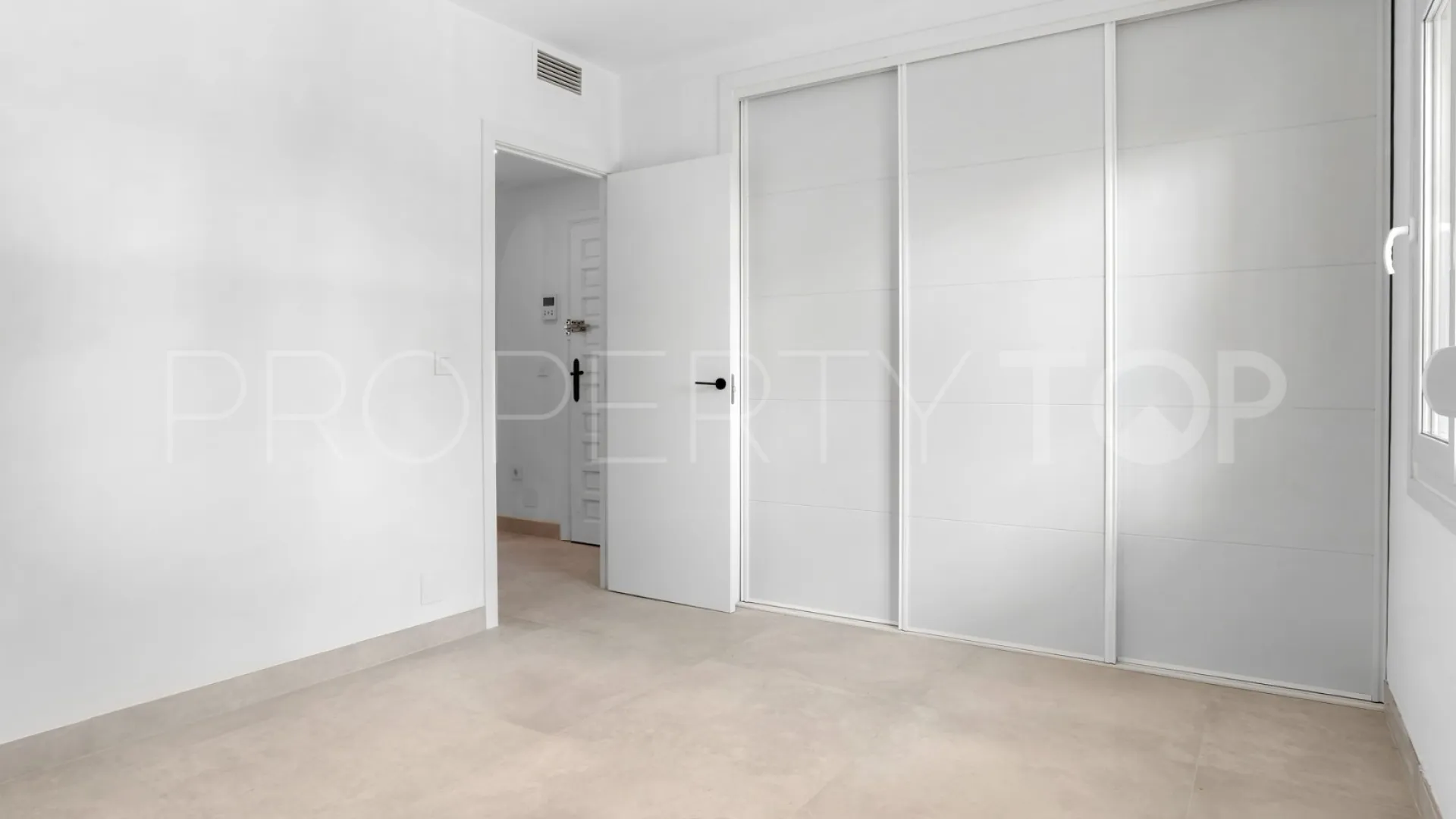 Nueva Andalucia ground floor apartment for sale
