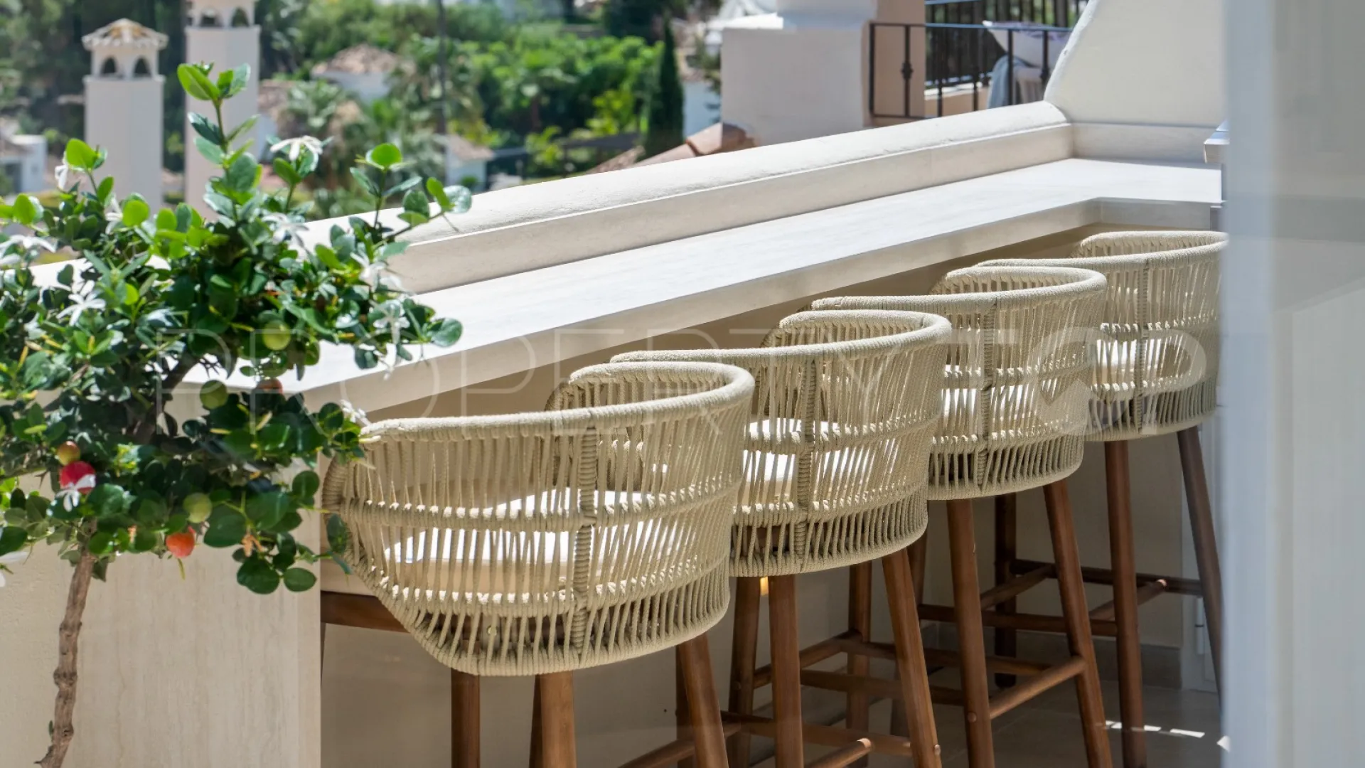 For sale duplex penthouse in Aloha Hill Club