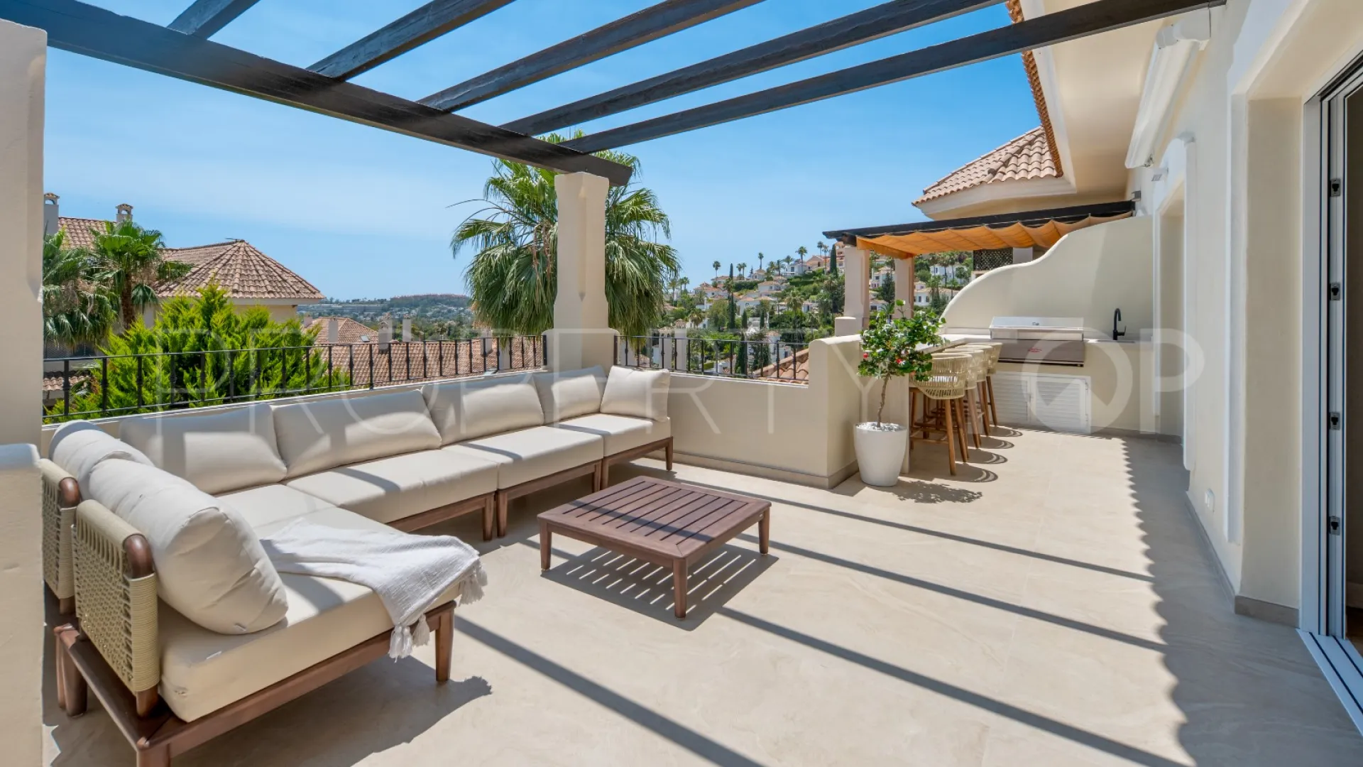 For sale duplex penthouse in Aloha Hill Club