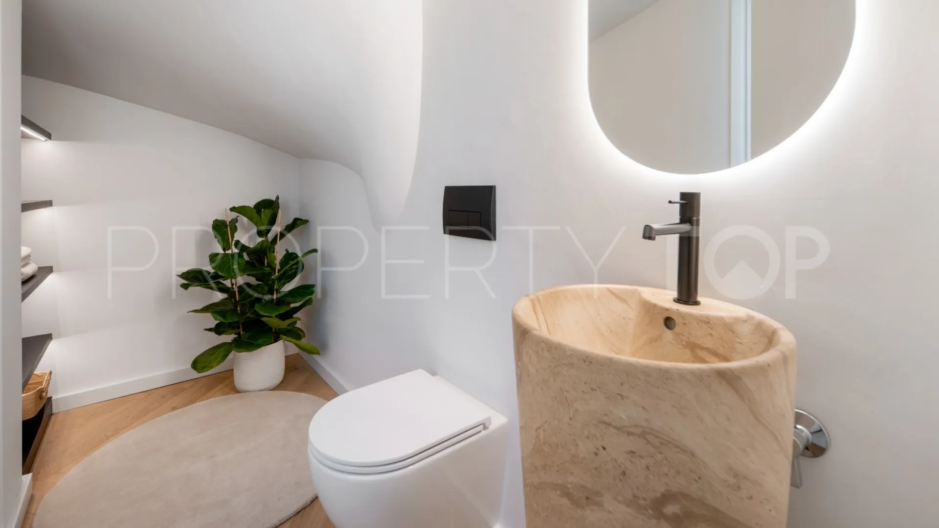 For sale duplex penthouse in Aloha Hill Club