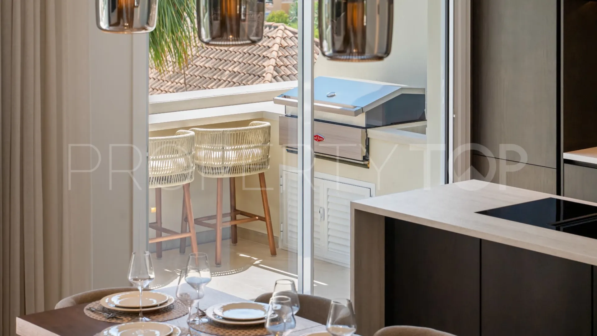 For sale duplex penthouse in Aloha Hill Club