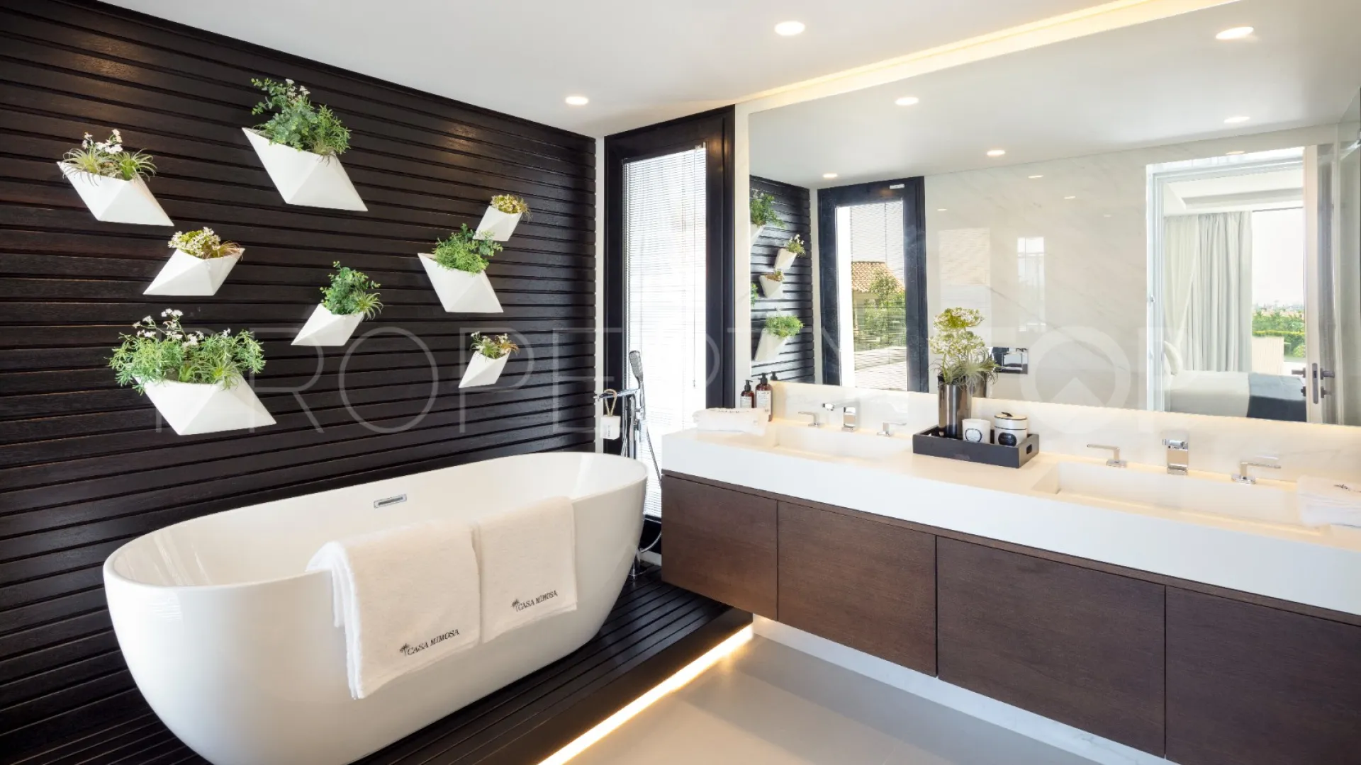 Villa de 5 dormitorios en venta en Nueva Andalucia