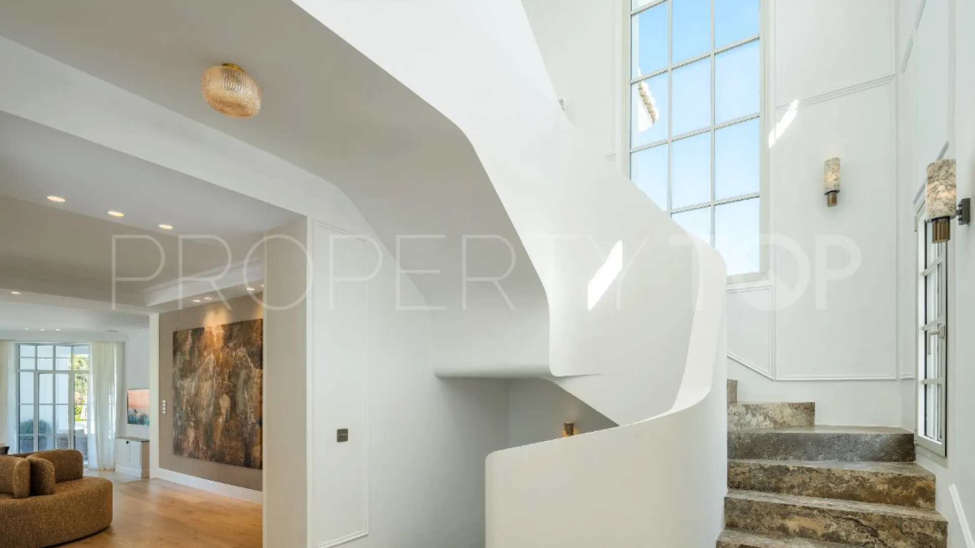 Buy villa with 5 bedrooms in Nueva Andalucia