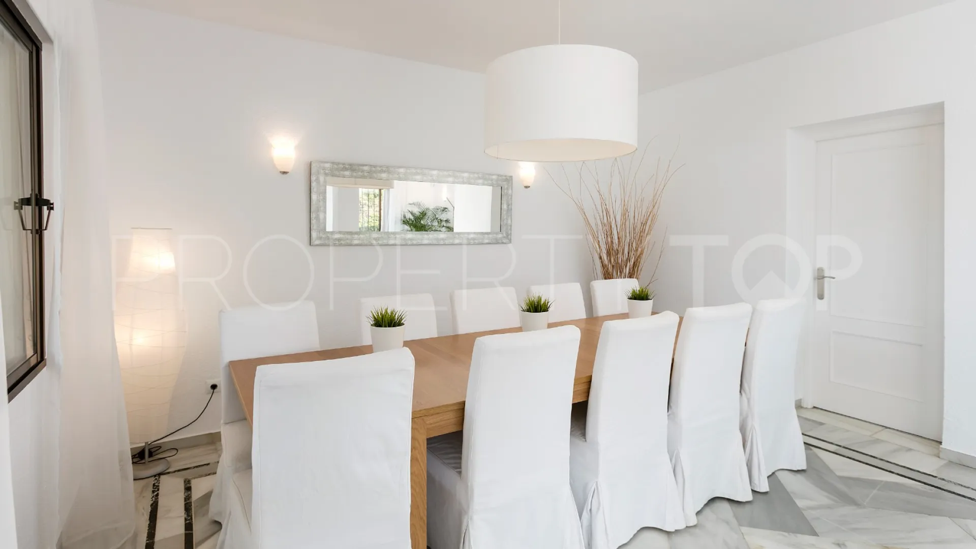 Se vende villa en Nueva Andalucia