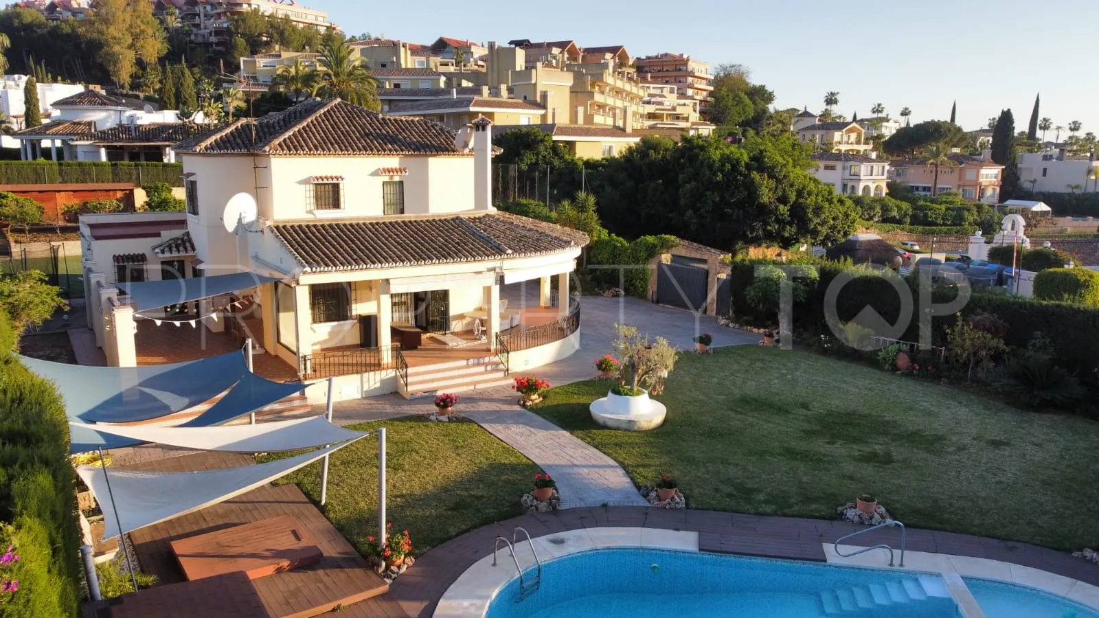 Se vende villa en Nueva Andalucia