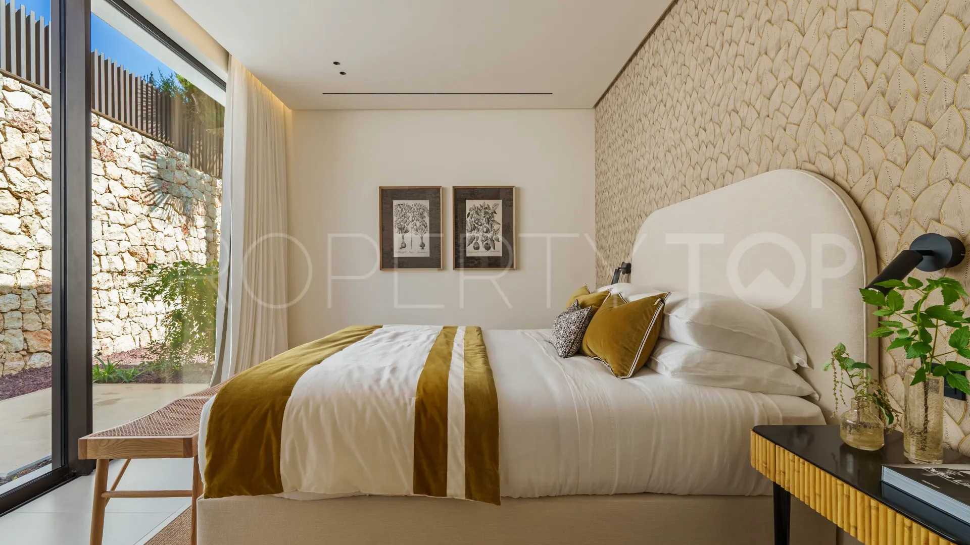 Villa for sale in Marbella Golden Mile with 5 bedrooms