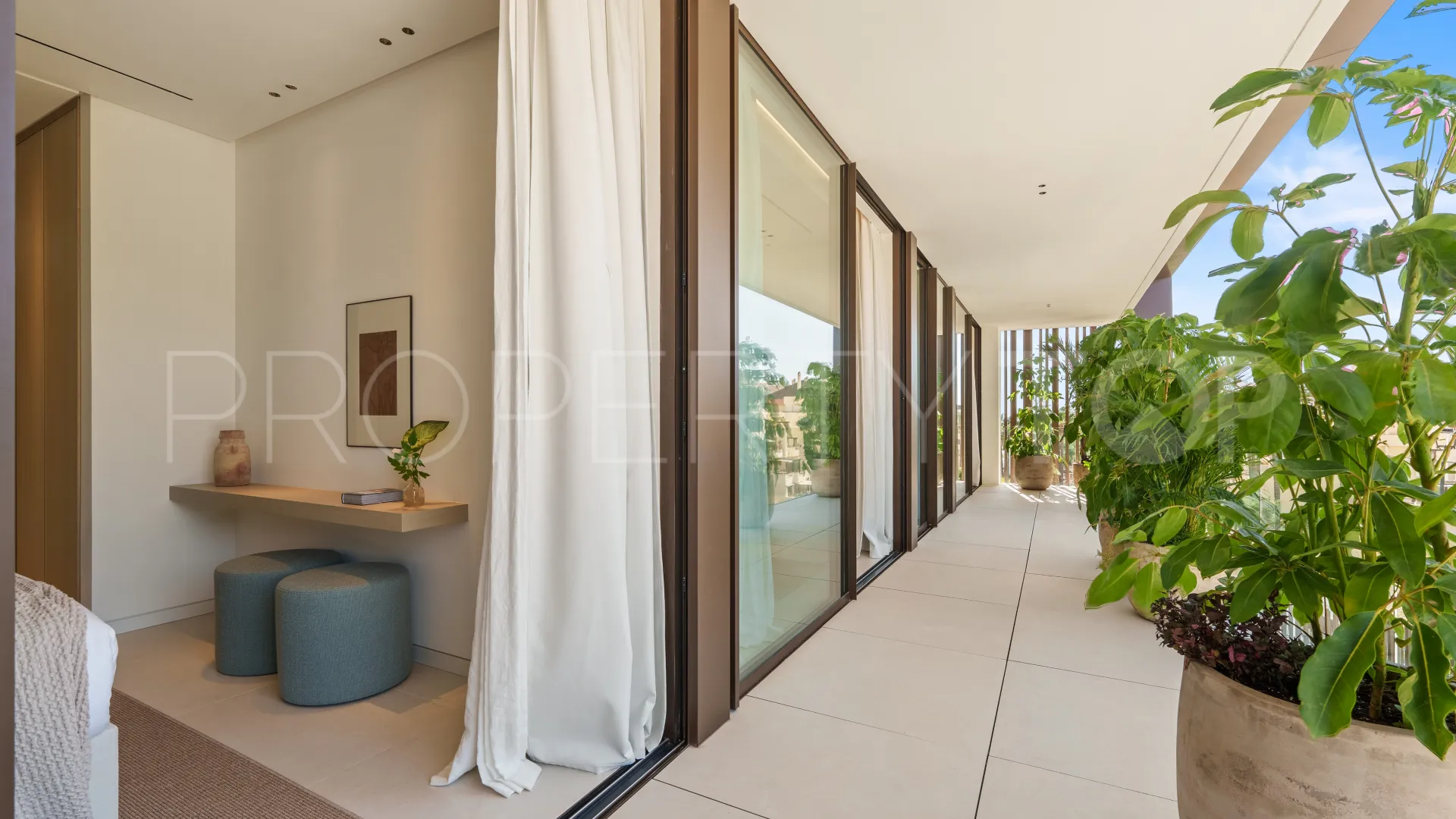 Villa for sale in Marbella Golden Mile with 5 bedrooms