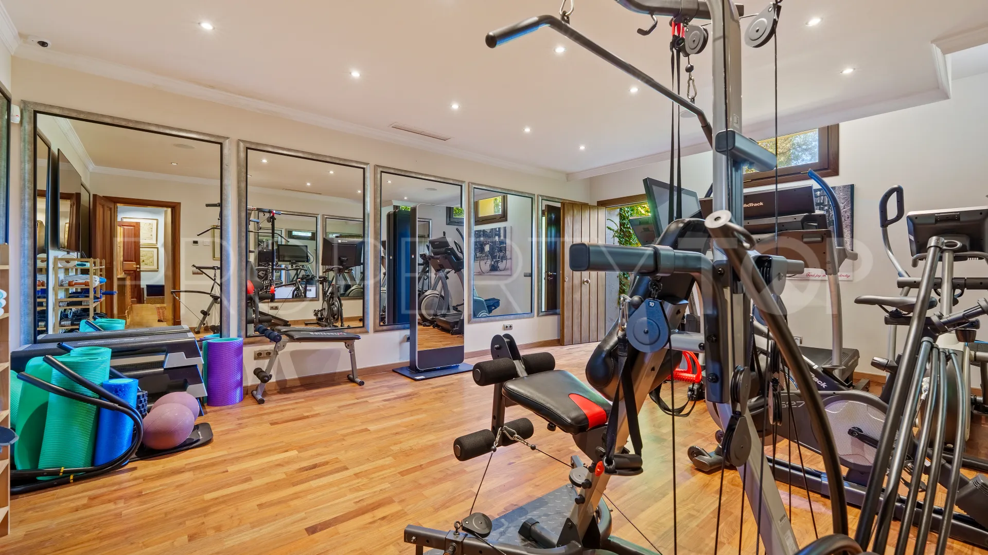 Buy villa with 6 bedrooms in Las Lomas del Marbella Club