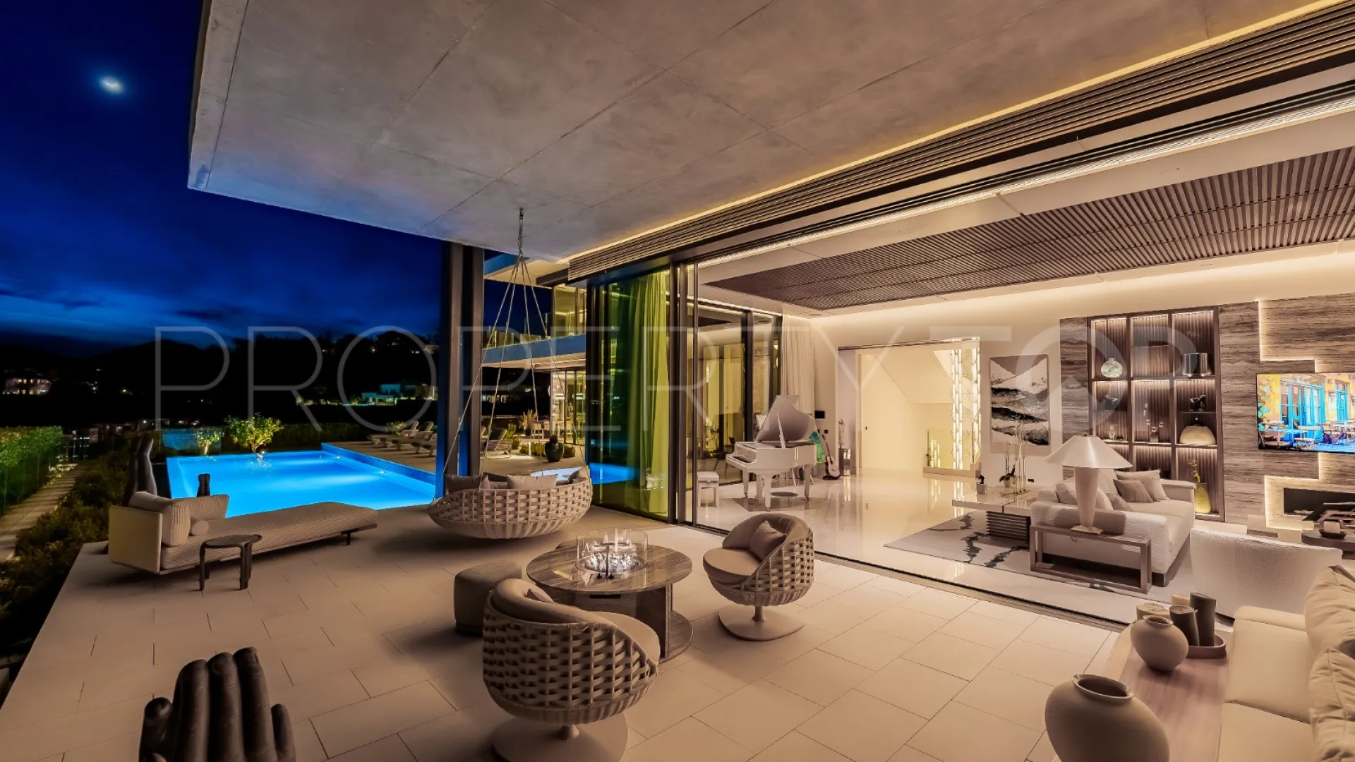 Villa for sale in La Quinta with 8 bedrooms