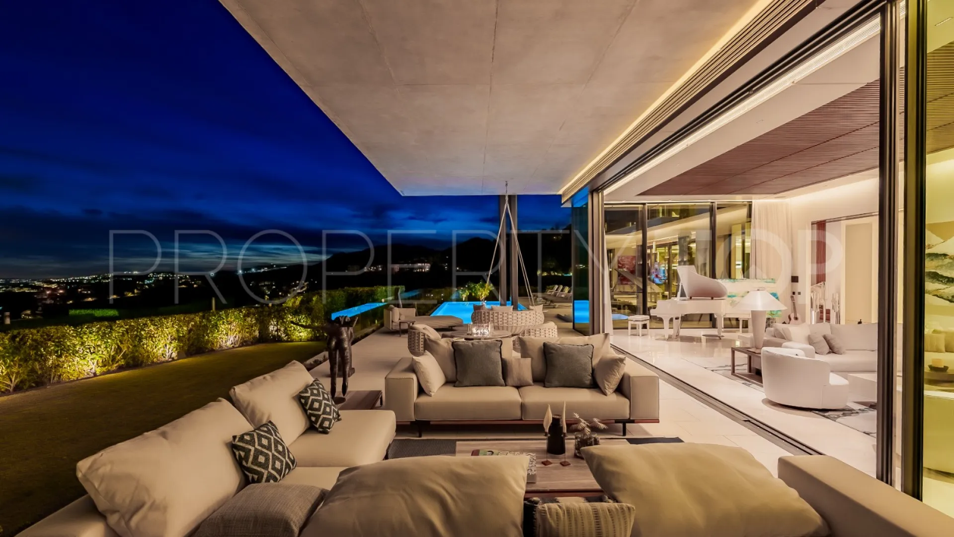 Villa for sale in La Quinta with 8 bedrooms
