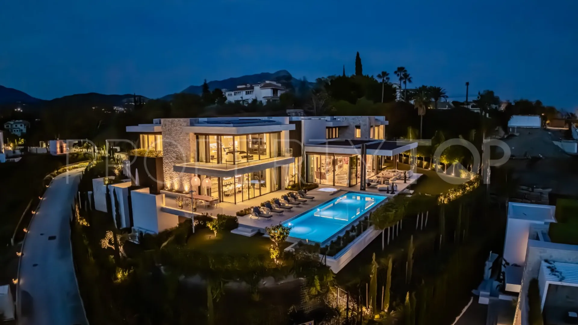 Villa for sale in La Quinta with 8 bedrooms
