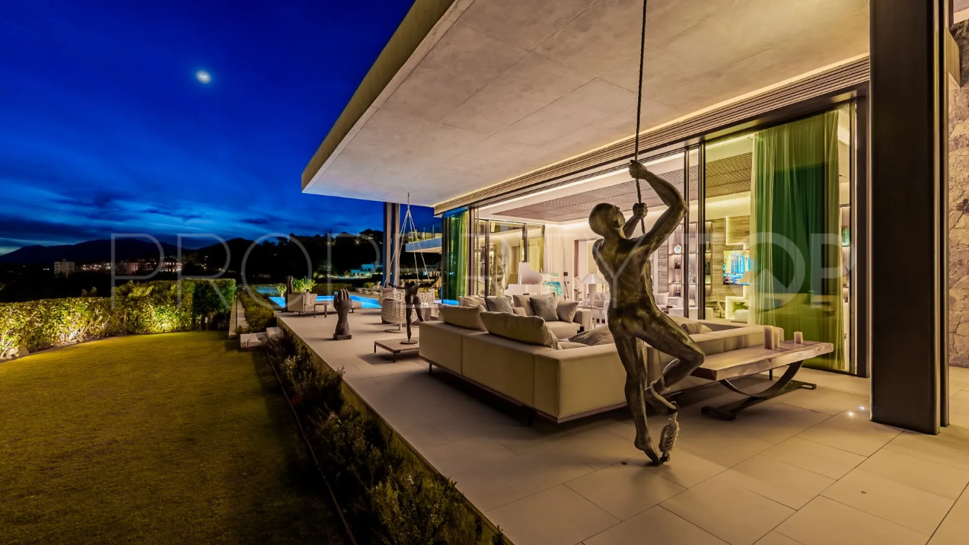 Villa for sale in La Quinta with 8 bedrooms