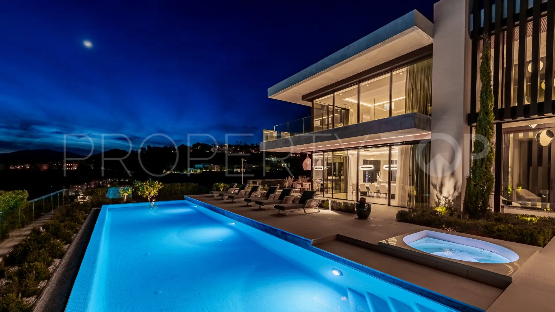 Villa for sale in La Quinta with 8 bedrooms