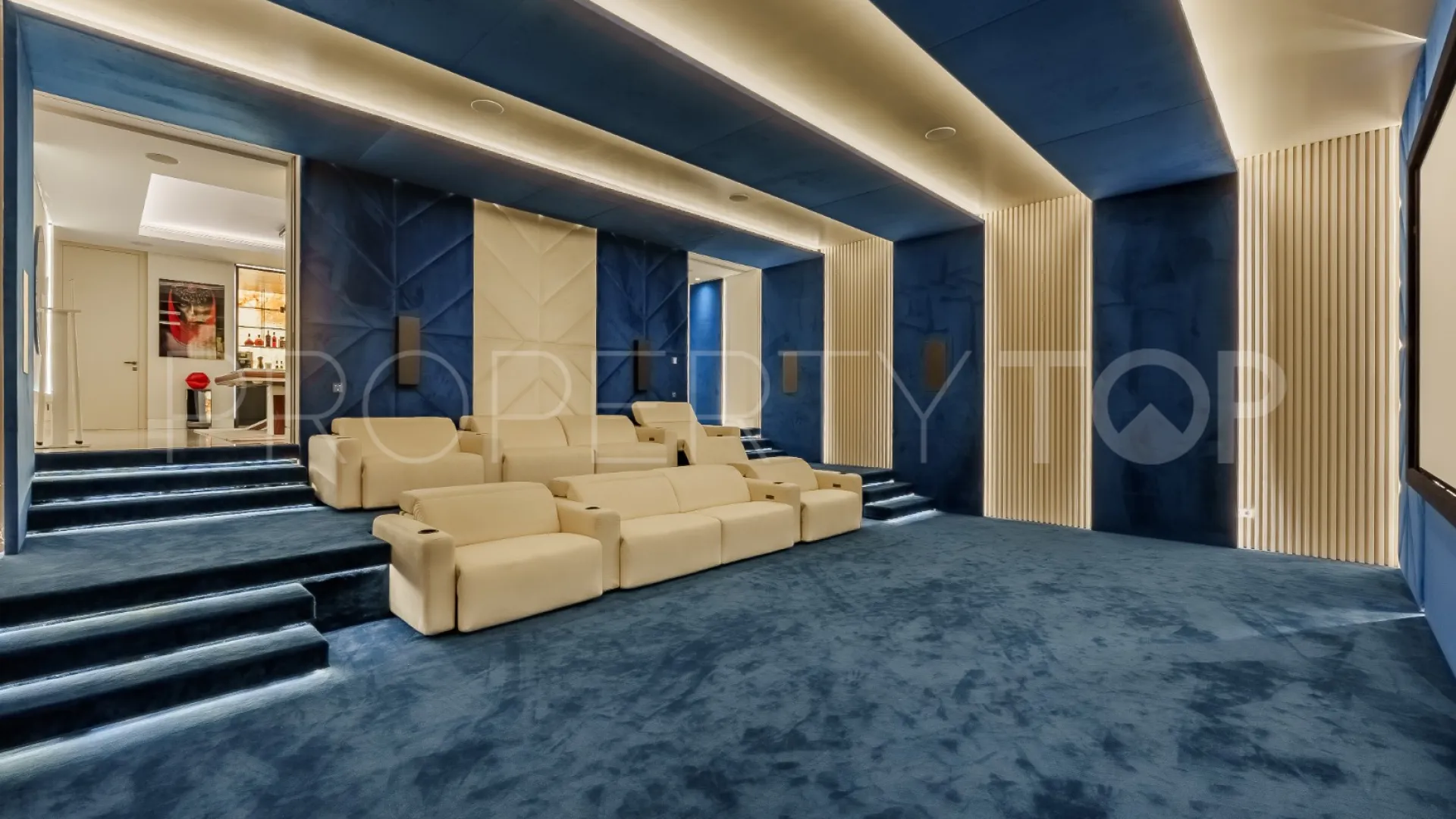 Villa for sale in La Quinta with 8 bedrooms