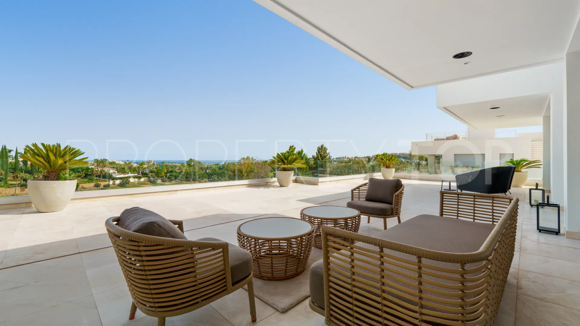 5 bedrooms villa in Nueva Andalucia for sale