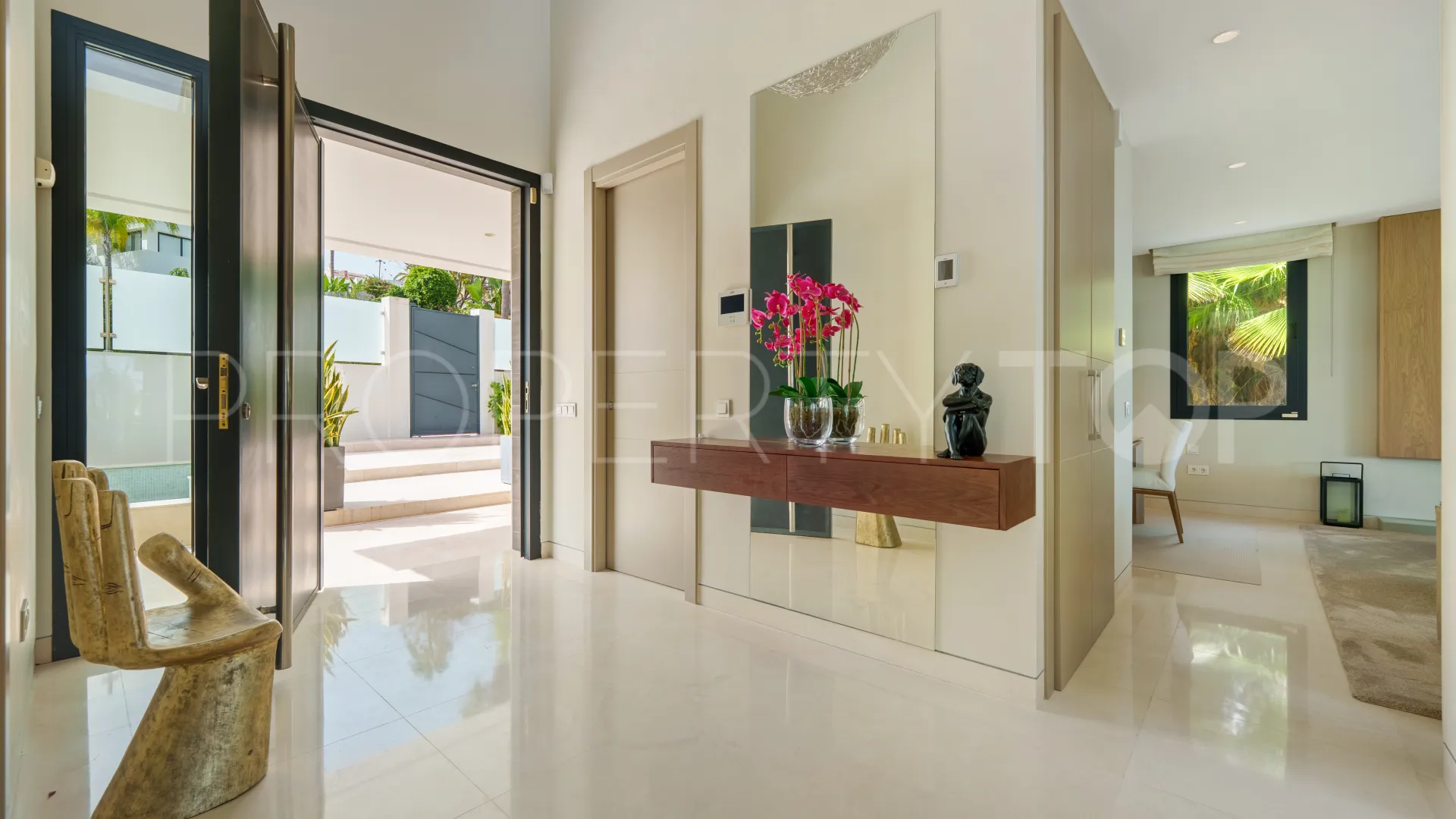 5 bedrooms villa in Nueva Andalucia for sale