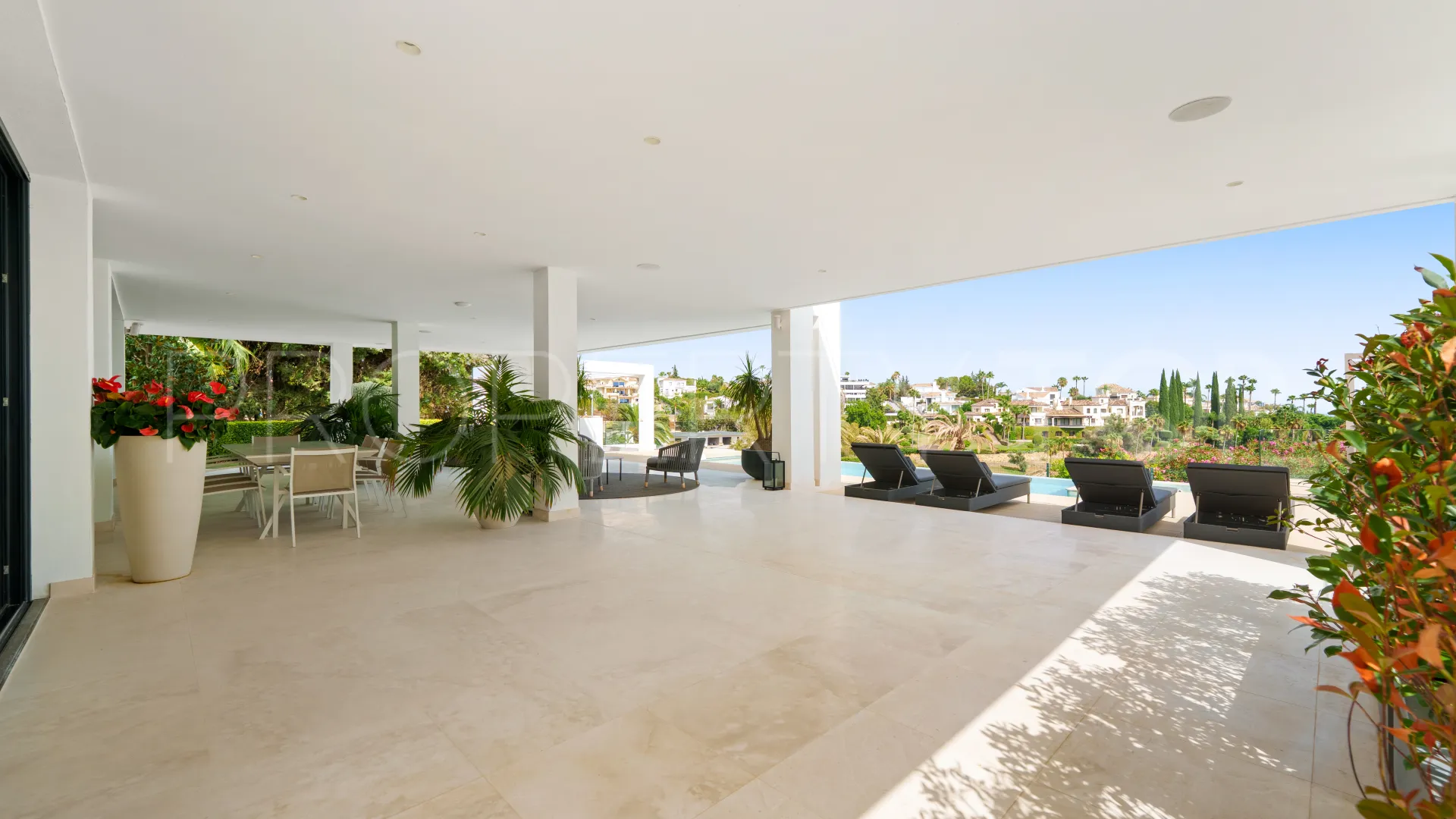 5 bedrooms villa in Nueva Andalucia for sale