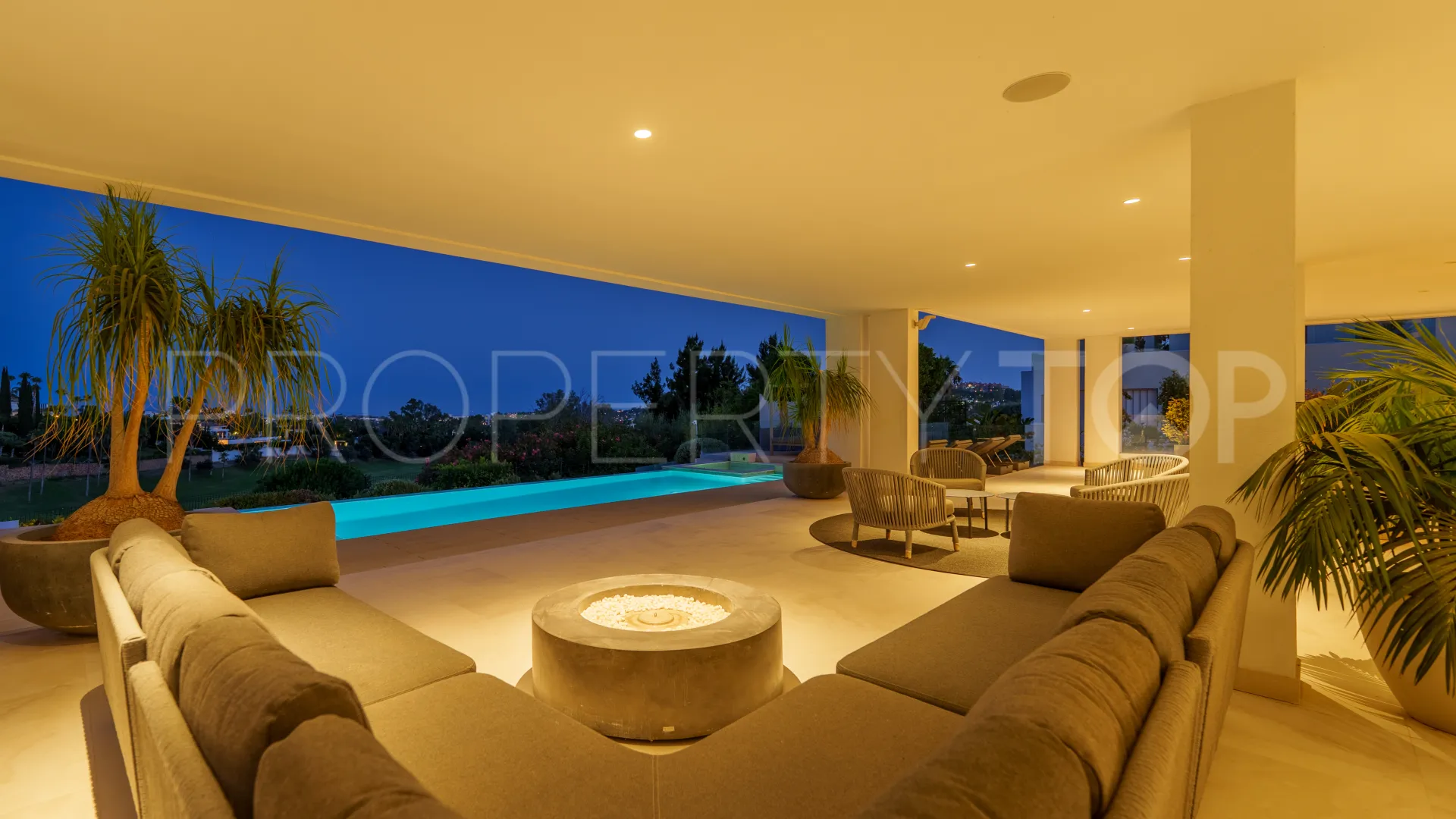 5 bedrooms villa in Nueva Andalucia for sale