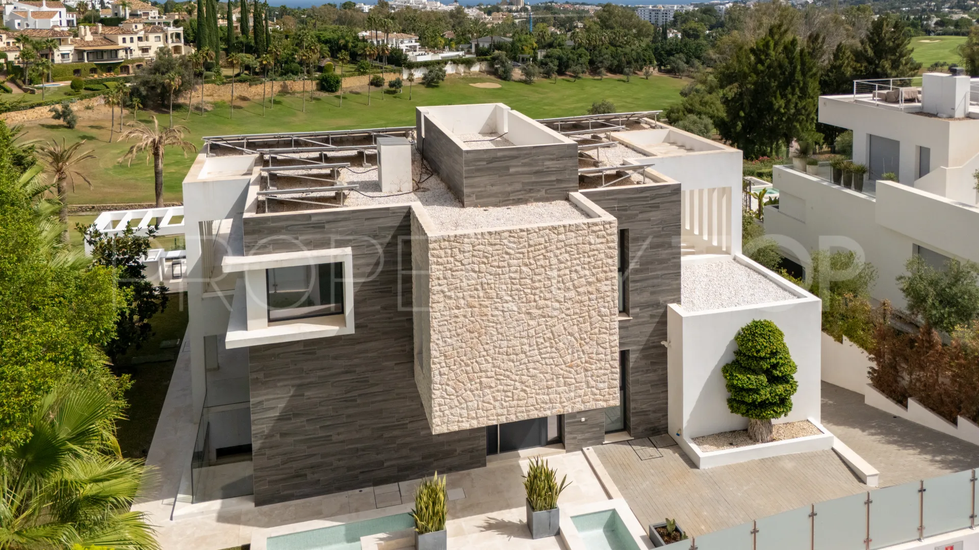 5 bedrooms villa in Nueva Andalucia for sale