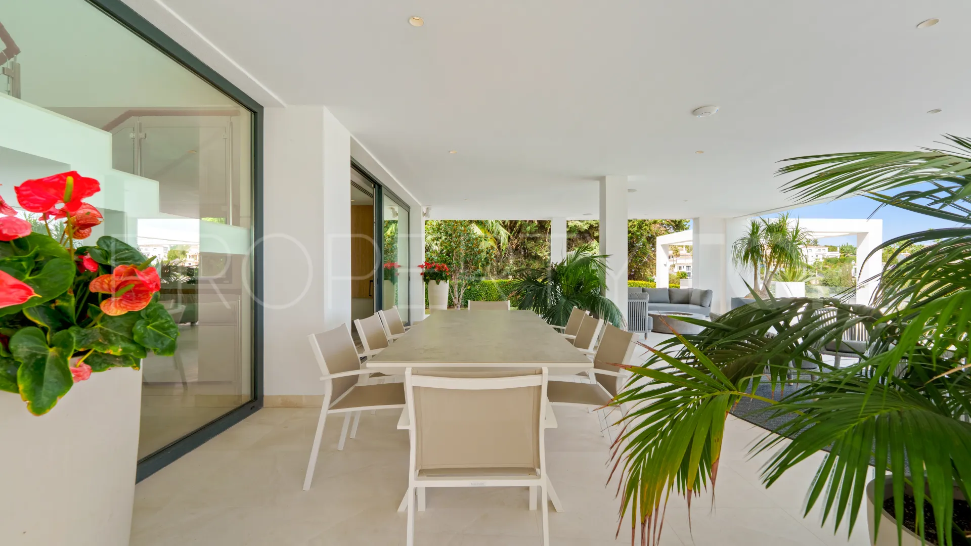 5 bedrooms villa in Nueva Andalucia for sale