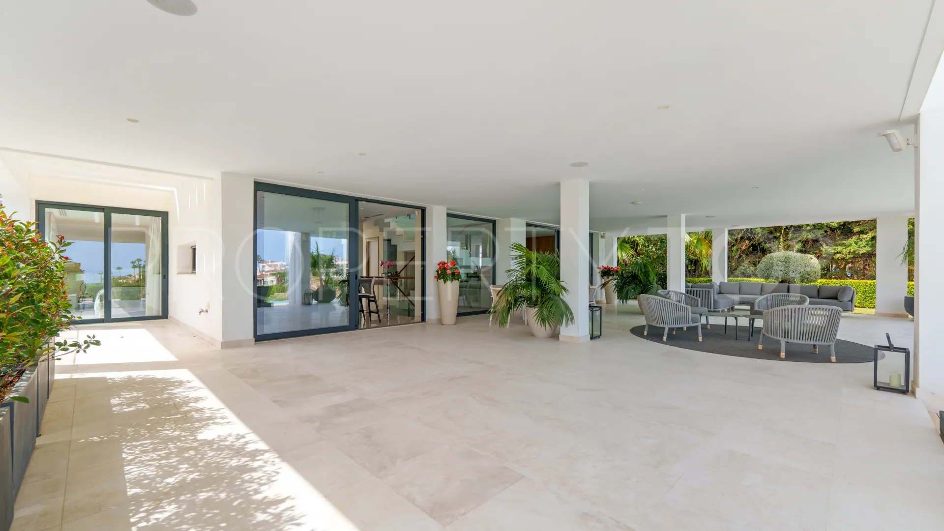 5 bedrooms villa in Nueva Andalucia for sale