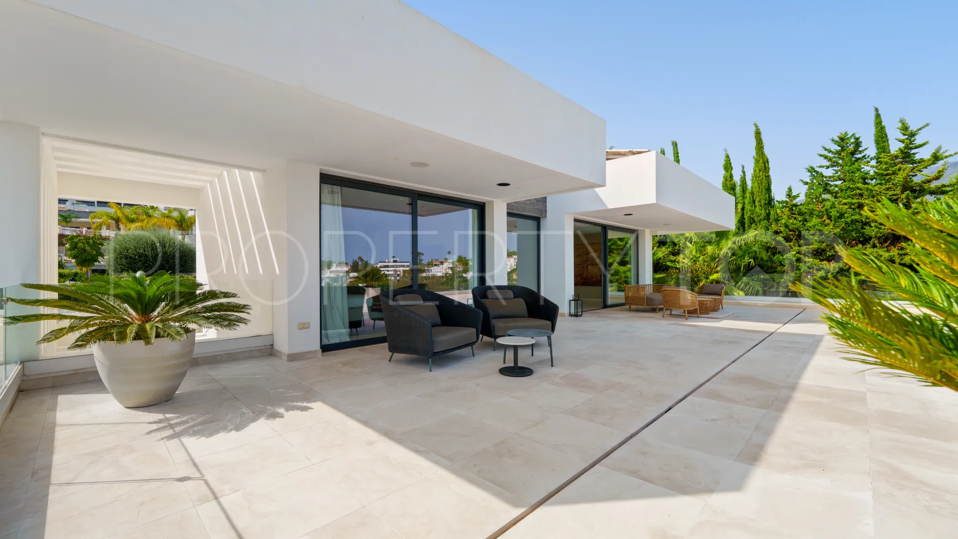 5 bedrooms villa in Nueva Andalucia for sale