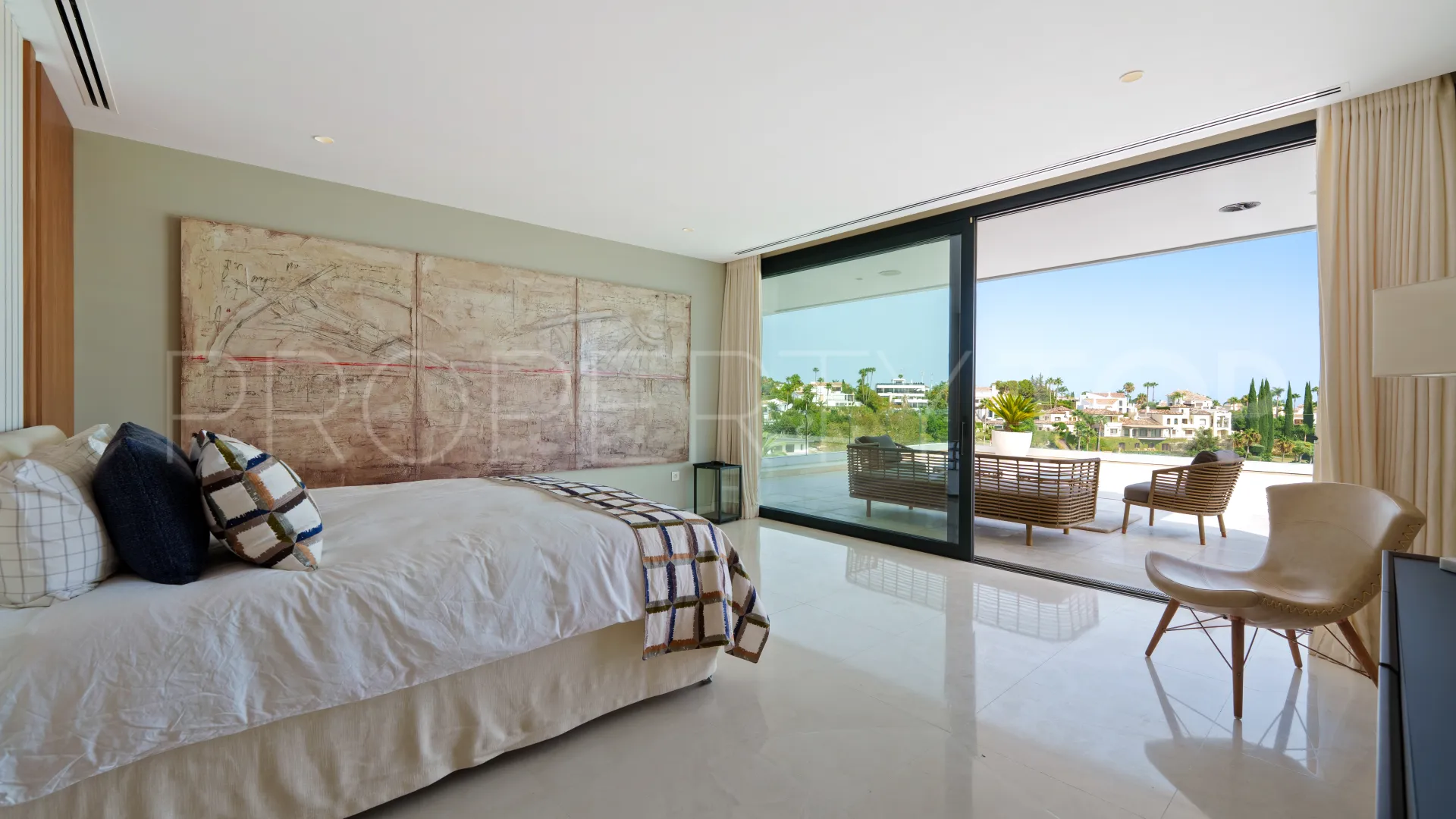 5 bedrooms villa in Nueva Andalucia for sale