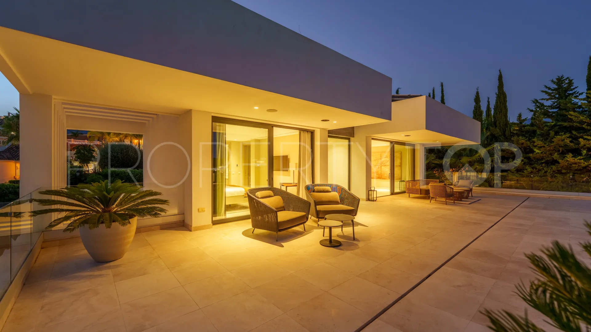 5 bedrooms villa in Nueva Andalucia for sale