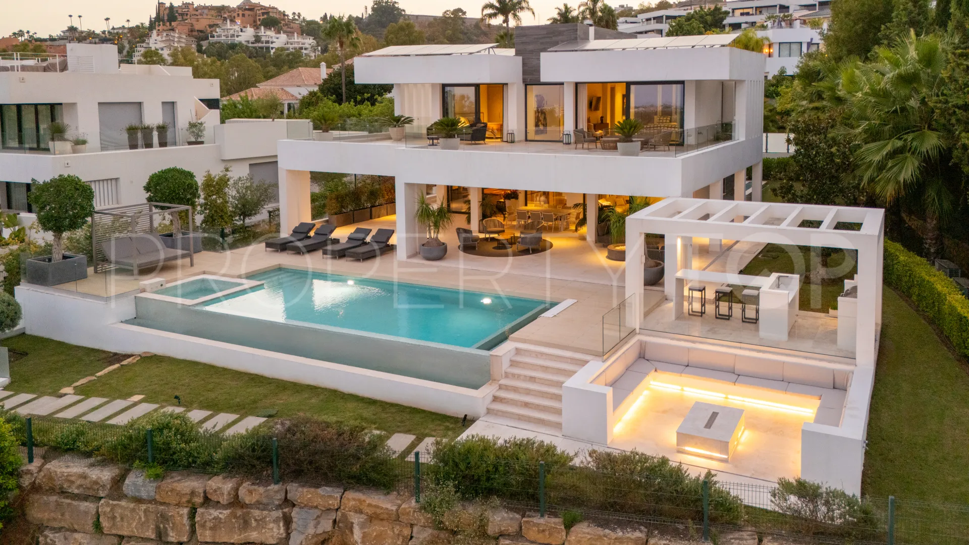 5 bedrooms villa in Nueva Andalucia for sale
