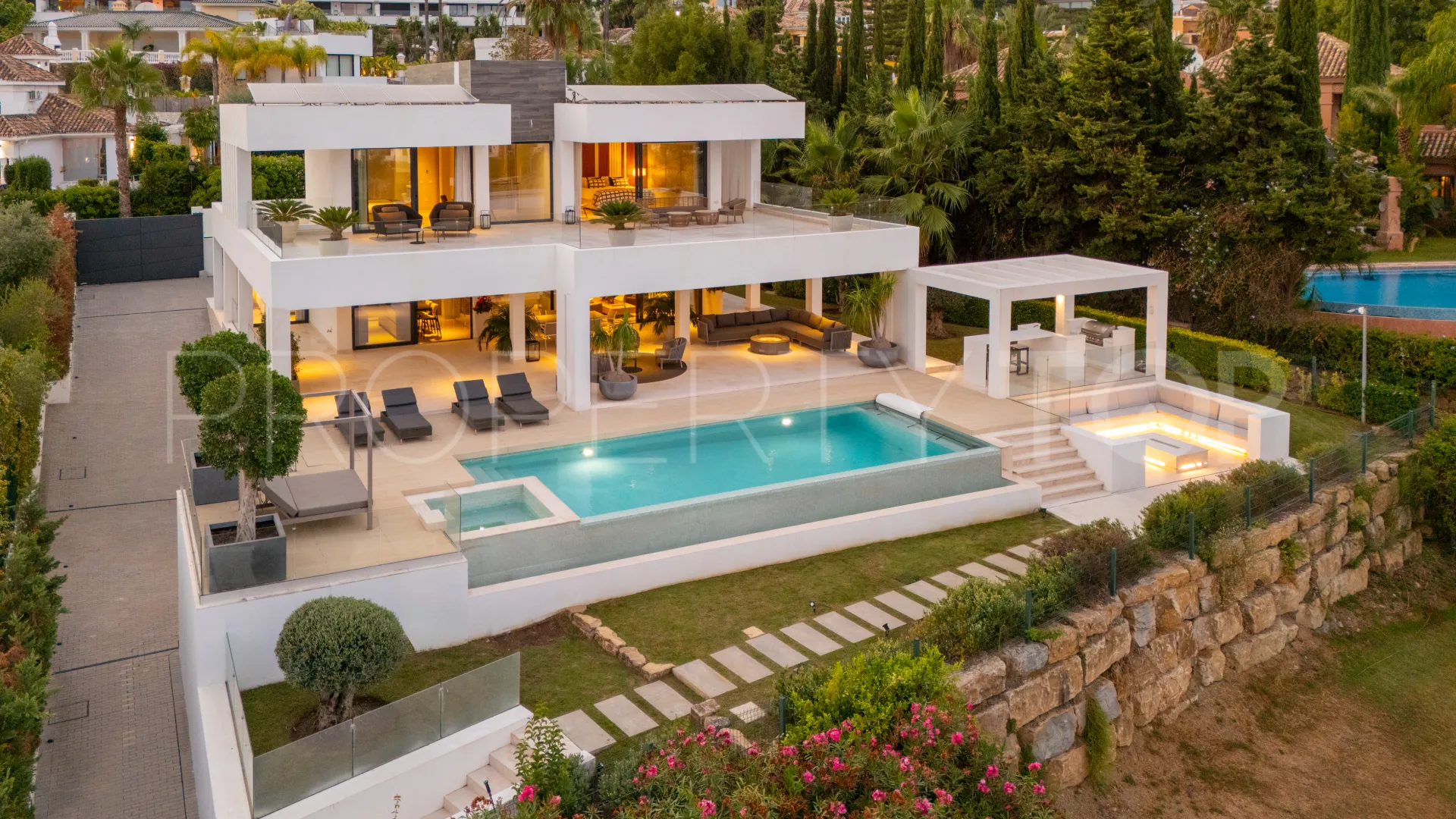 5 bedrooms villa in Nueva Andalucia for sale