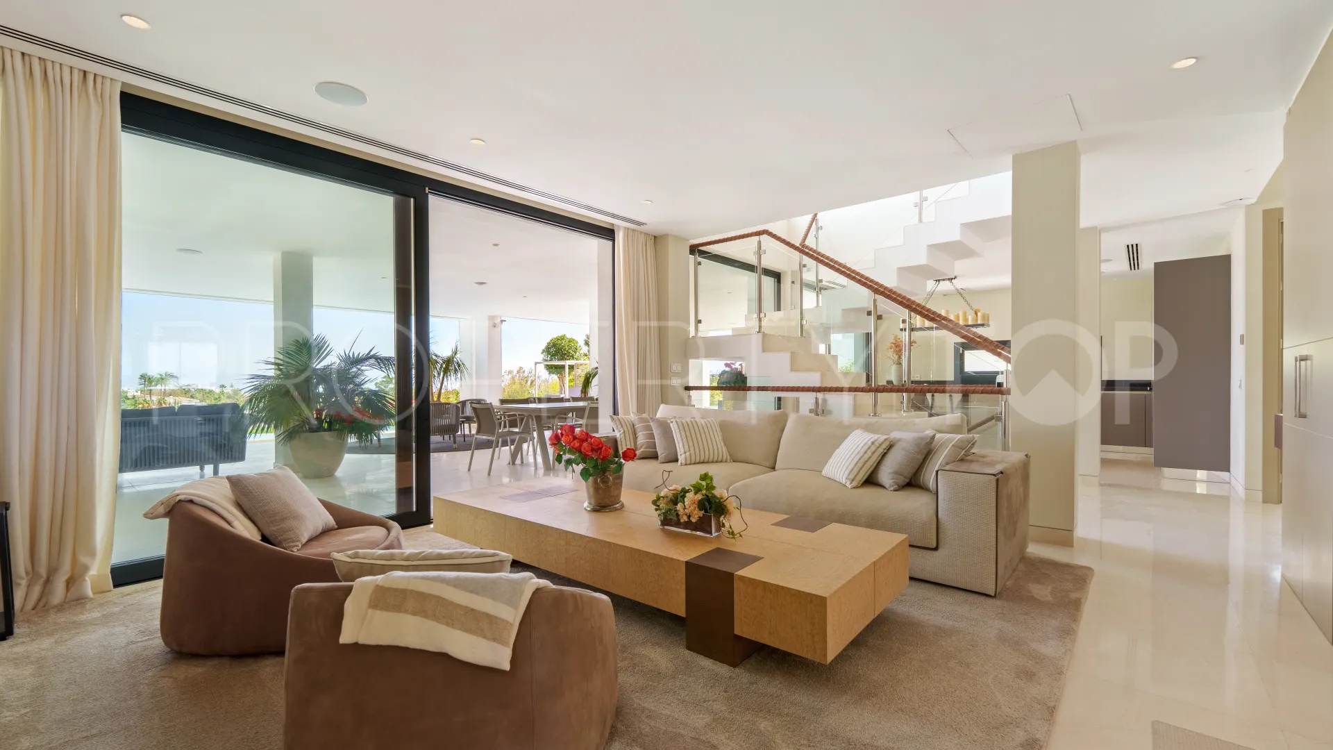 5 bedrooms villa in Nueva Andalucia for sale