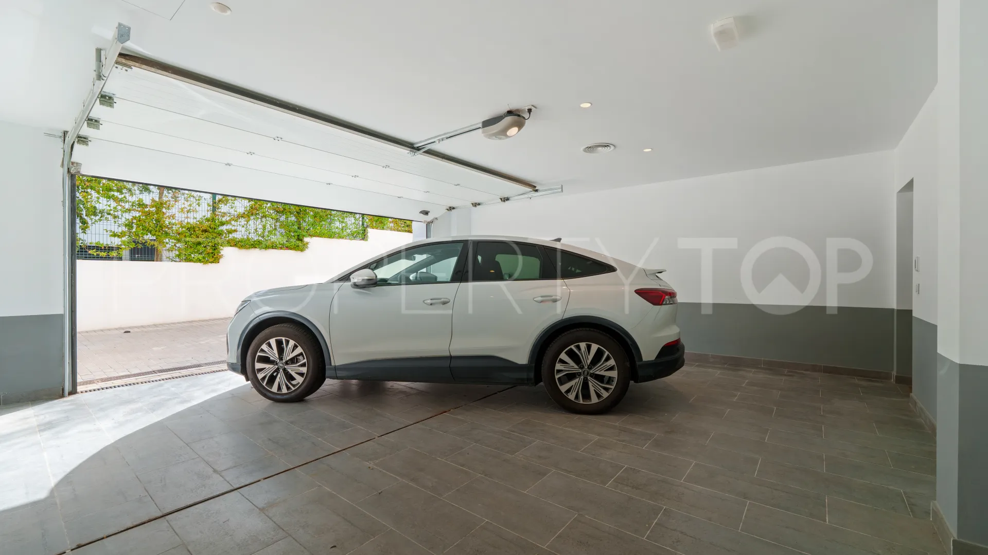 5 bedrooms villa in Nueva Andalucia for sale