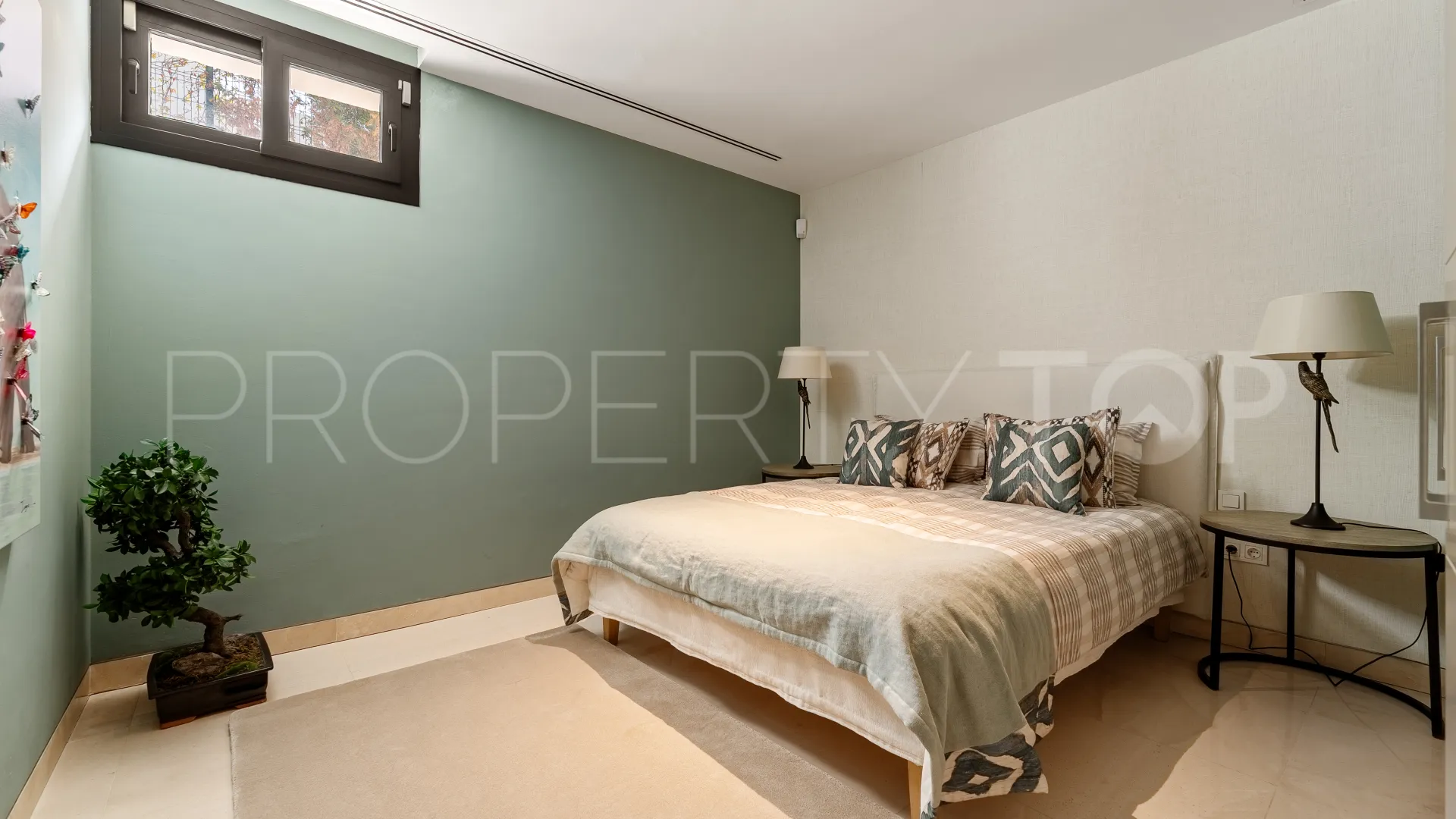 5 bedrooms villa in Nueva Andalucia for sale