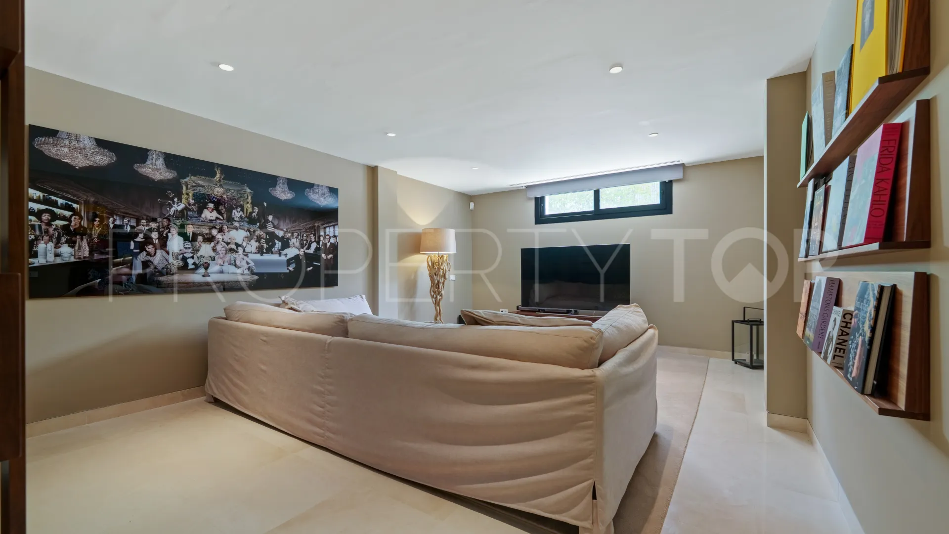 5 bedrooms villa in Nueva Andalucia for sale