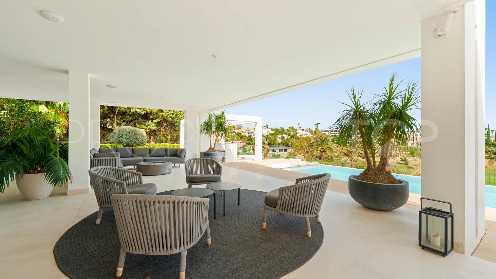5 bedrooms villa in Nueva Andalucia for sale
