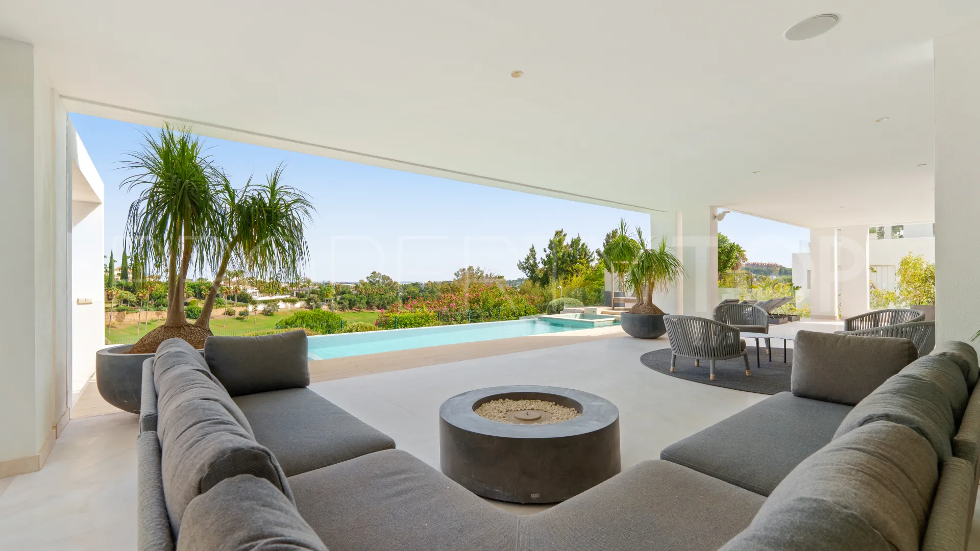 5 bedrooms villa in Nueva Andalucia for sale