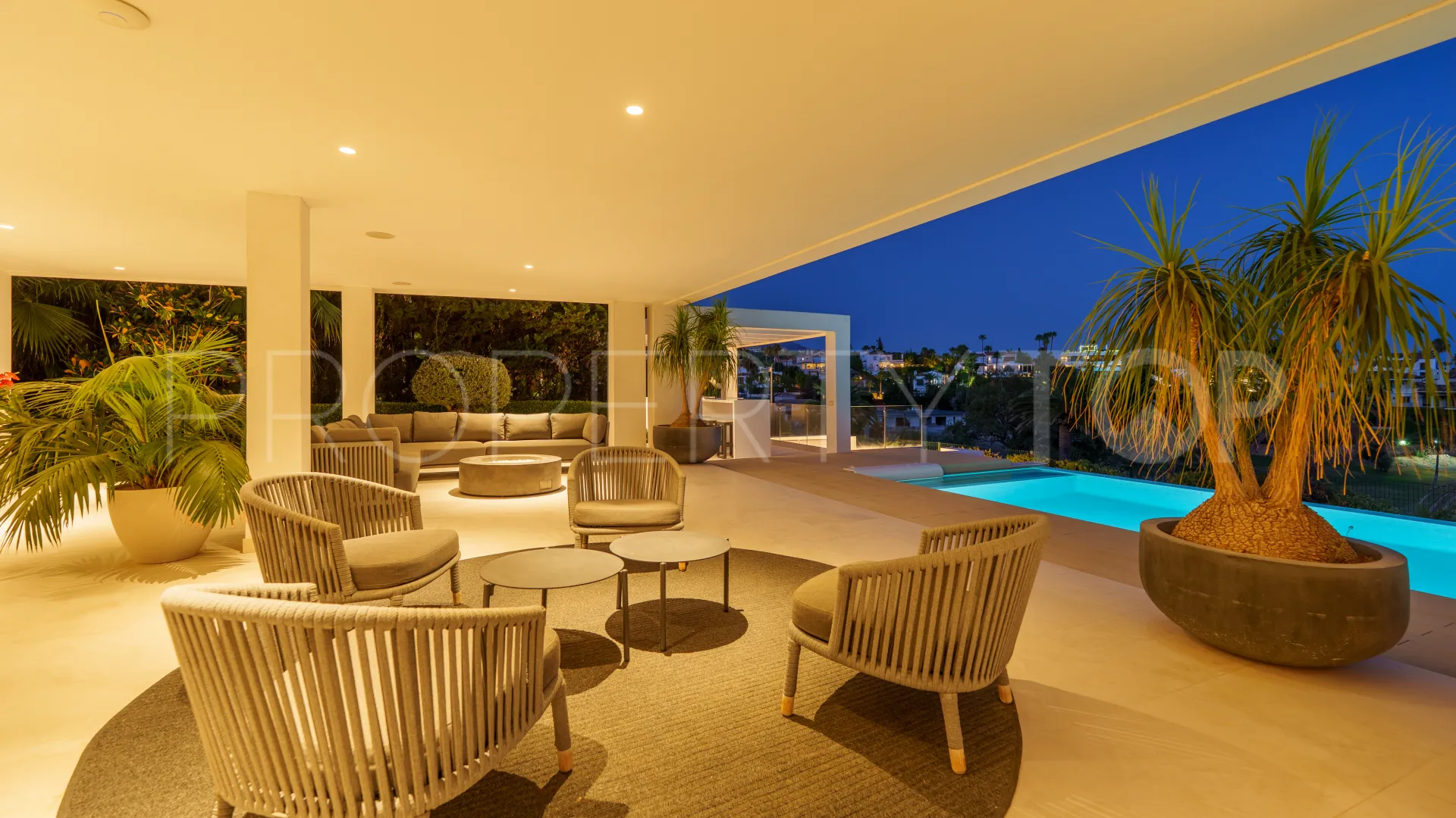 5 bedrooms villa in Nueva Andalucia for sale