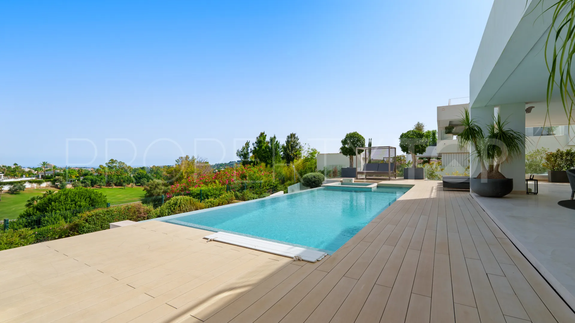 5 bedrooms villa in Nueva Andalucia for sale