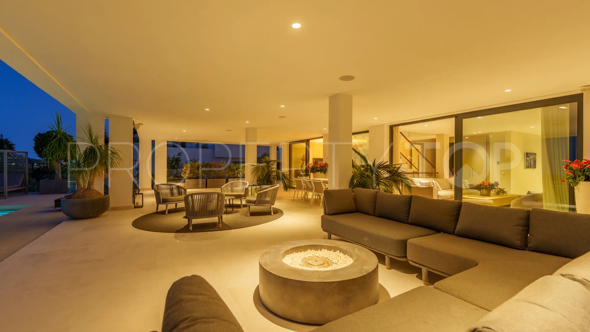 5 bedrooms villa in Nueva Andalucia for sale
