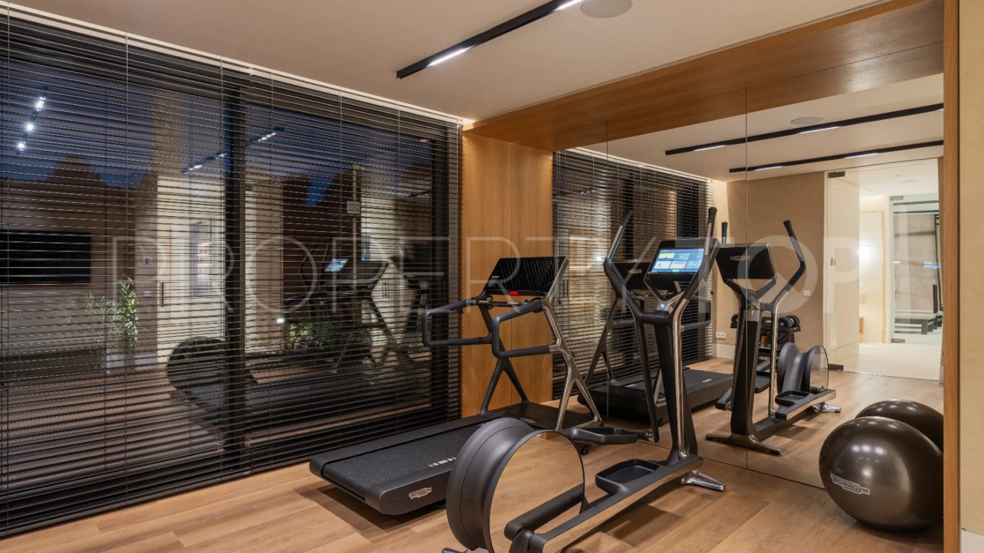 Villa de 5 dormitorios a la venta en Marbella Hill Club