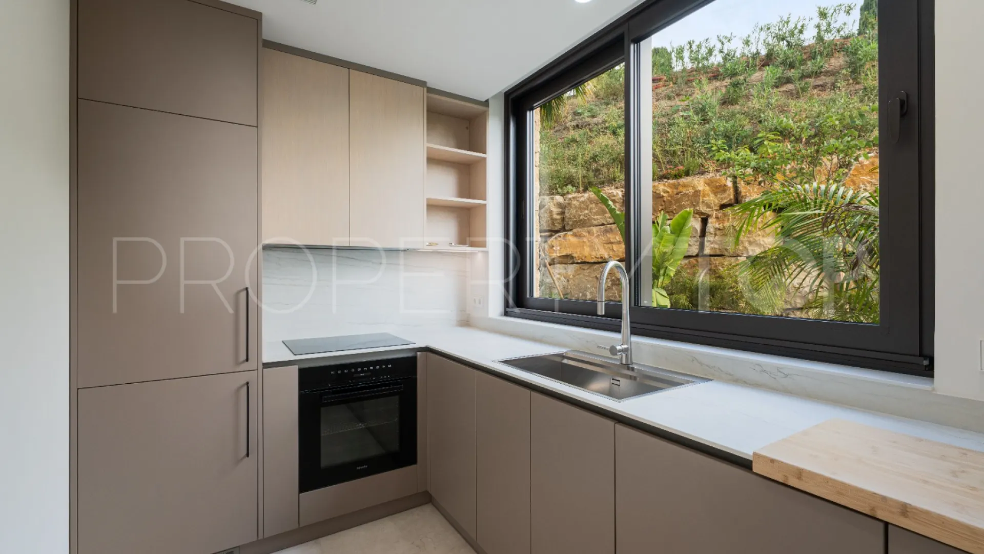 Villa de 5 dormitorios a la venta en Marbella Hill Club