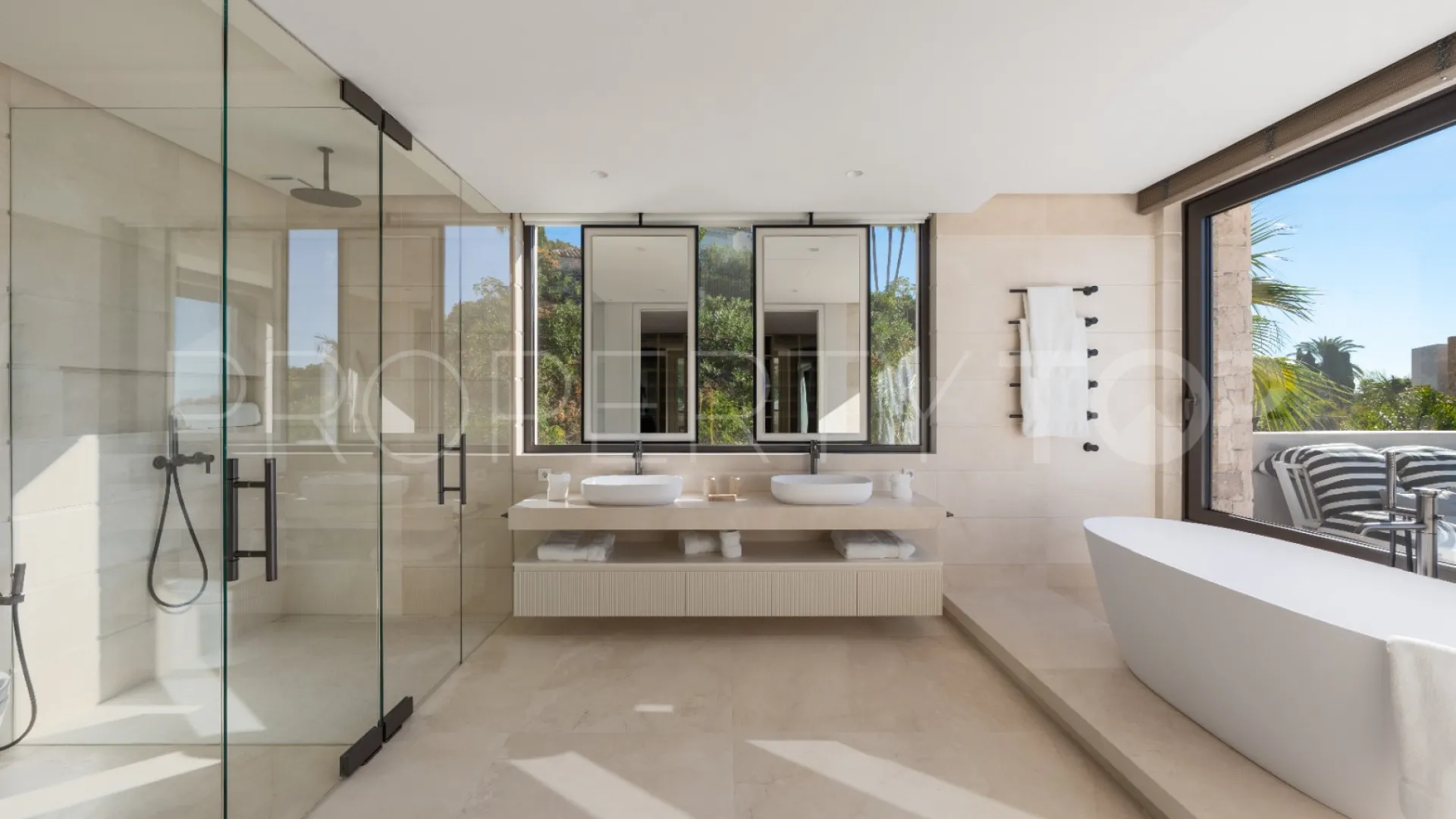 Villa de 5 dormitorios a la venta en Marbella Hill Club