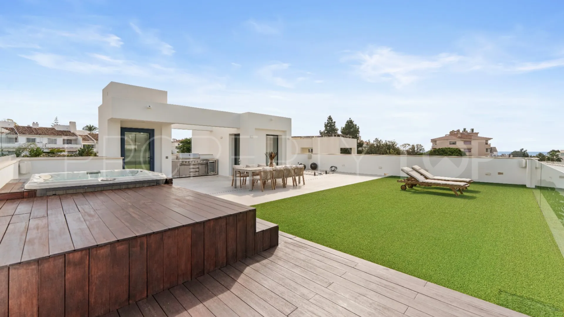 Se vende villa en Nueva Andalucia de 5 dormitorios
