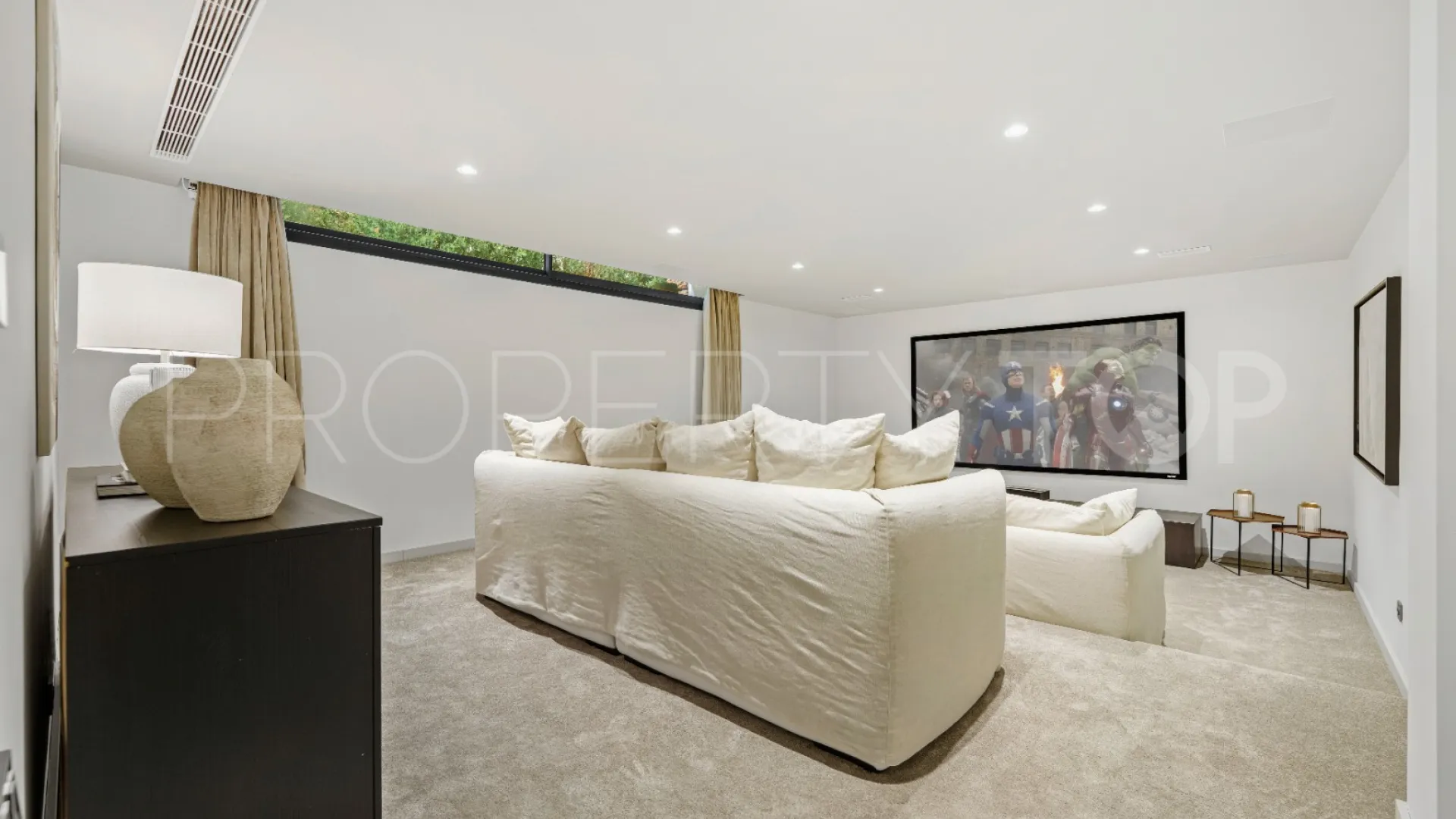 Se vende villa en Nueva Andalucia de 5 dormitorios