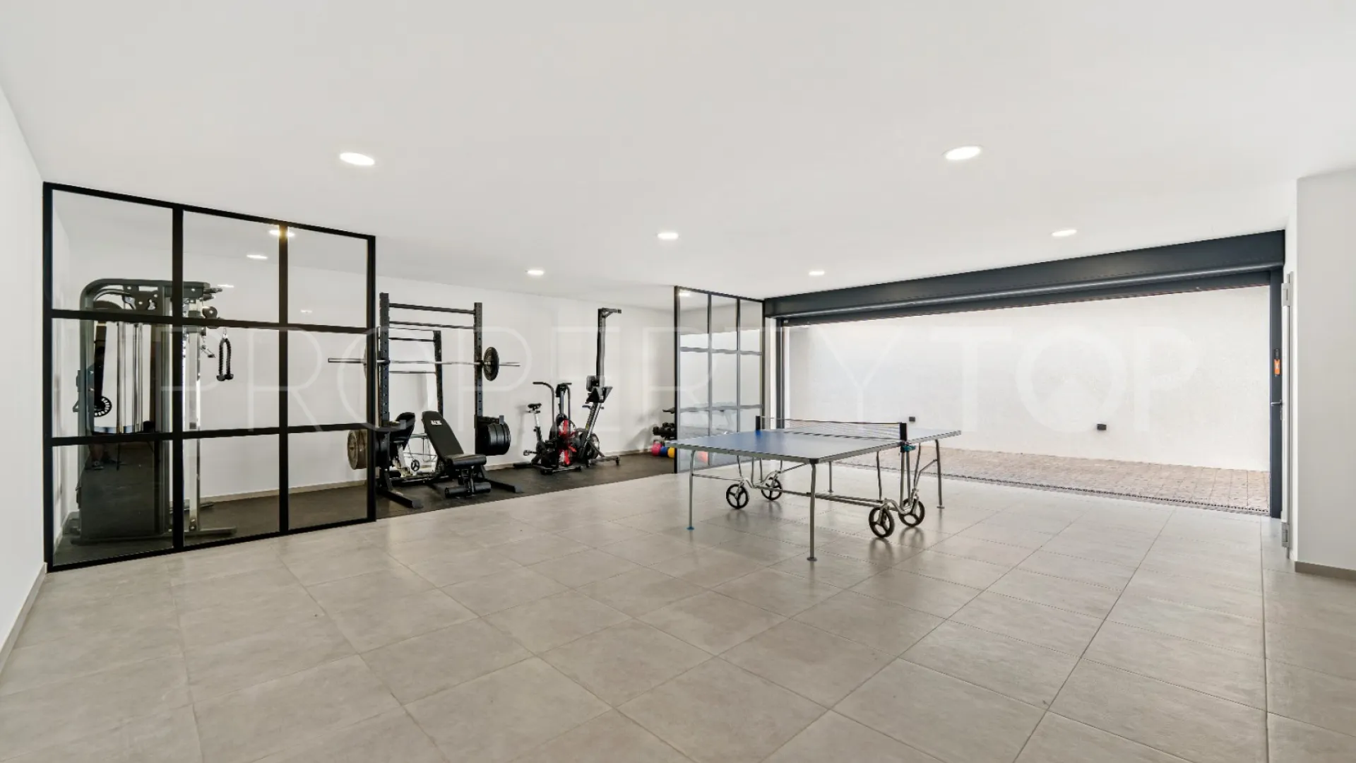 Se vende villa en Nueva Andalucia de 5 dormitorios